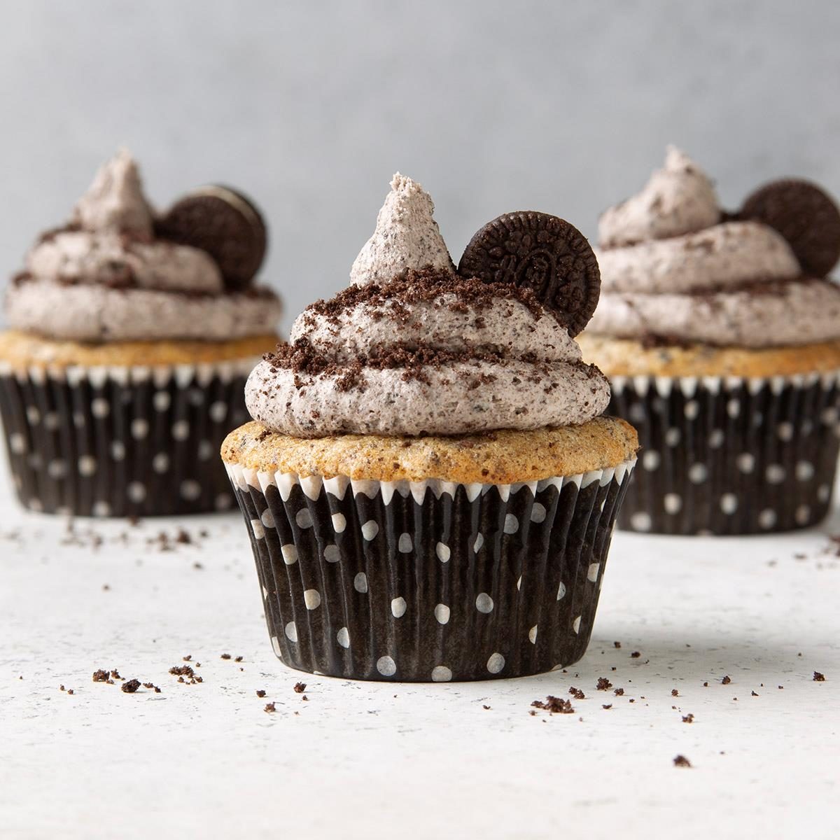 Oreo Cupcakes With Cookies And Cream Frosting Exps Ft19 247265 F 1203 1 5