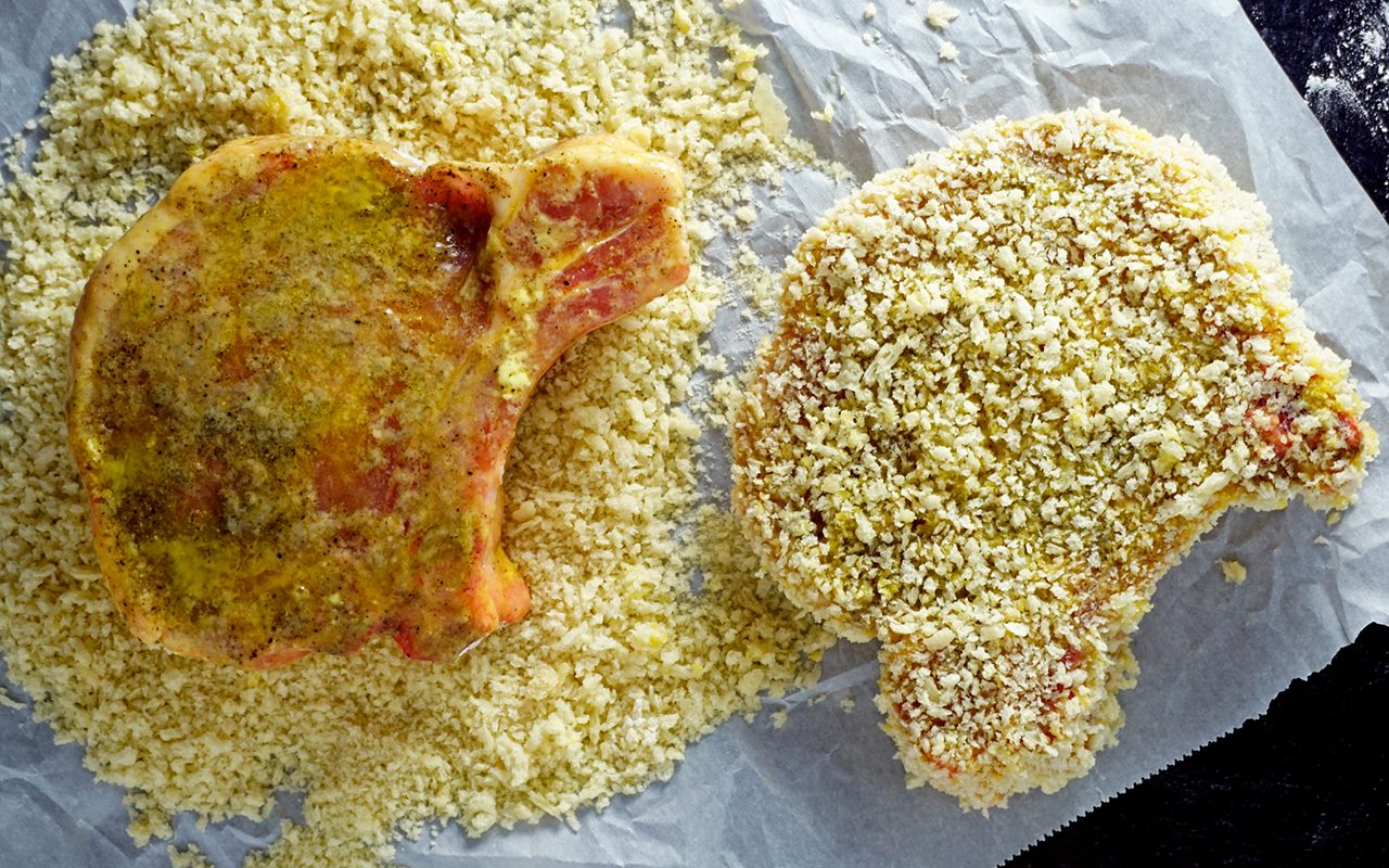 coating pork chops in panko bread crumbs for frying