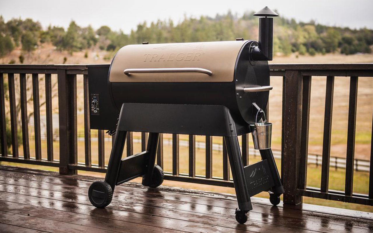 https://www.tasteofhome.com/wp-content/uploads/2020/04/traeger-electric-smokers-tfb88pzb-40_1000.jpg?fit=700%2C800