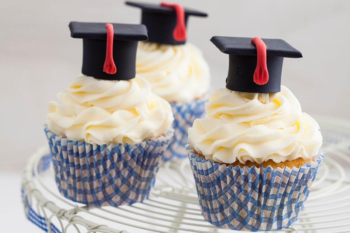 Graduation cupcakes with vanilla frosting