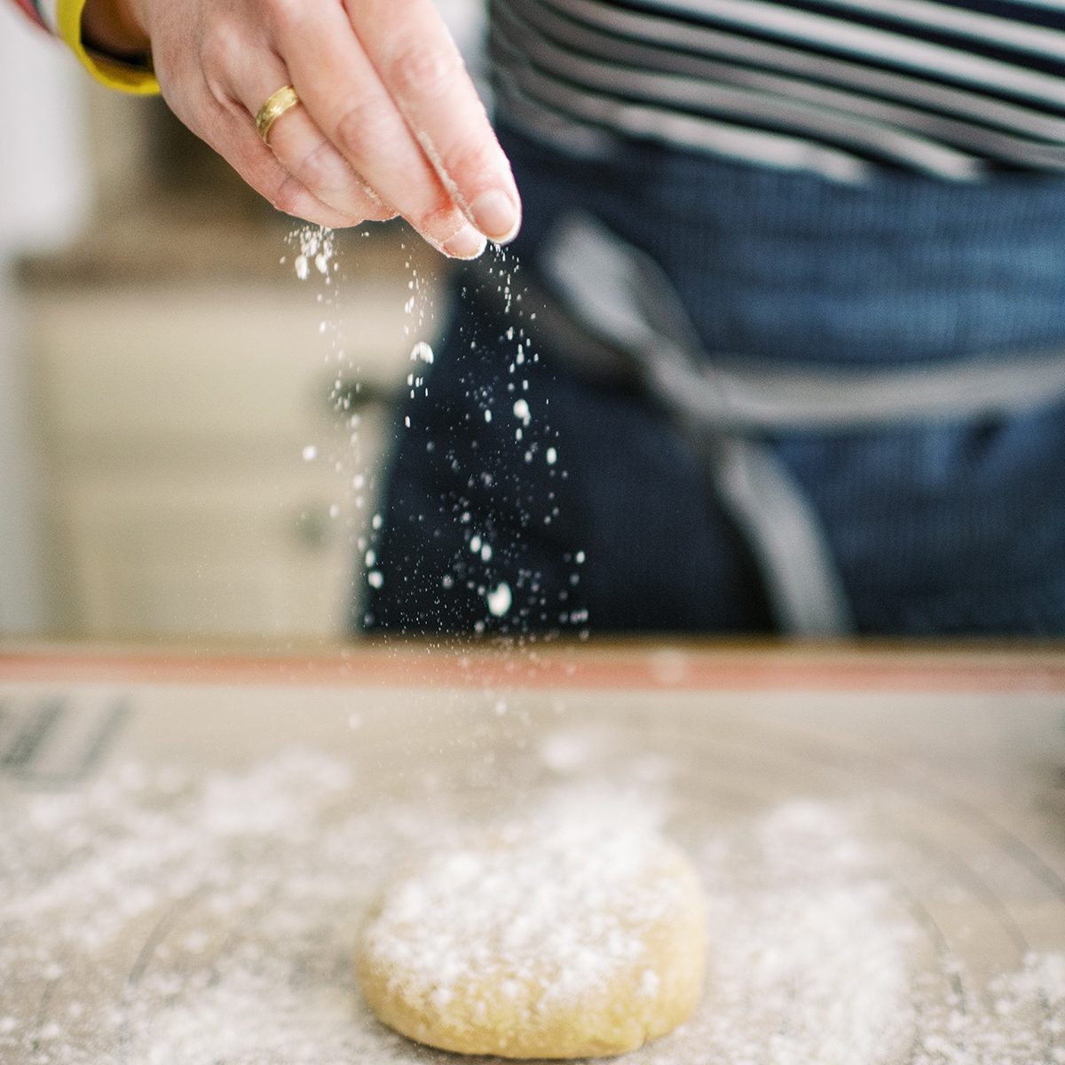 Flouring surface and dough ball