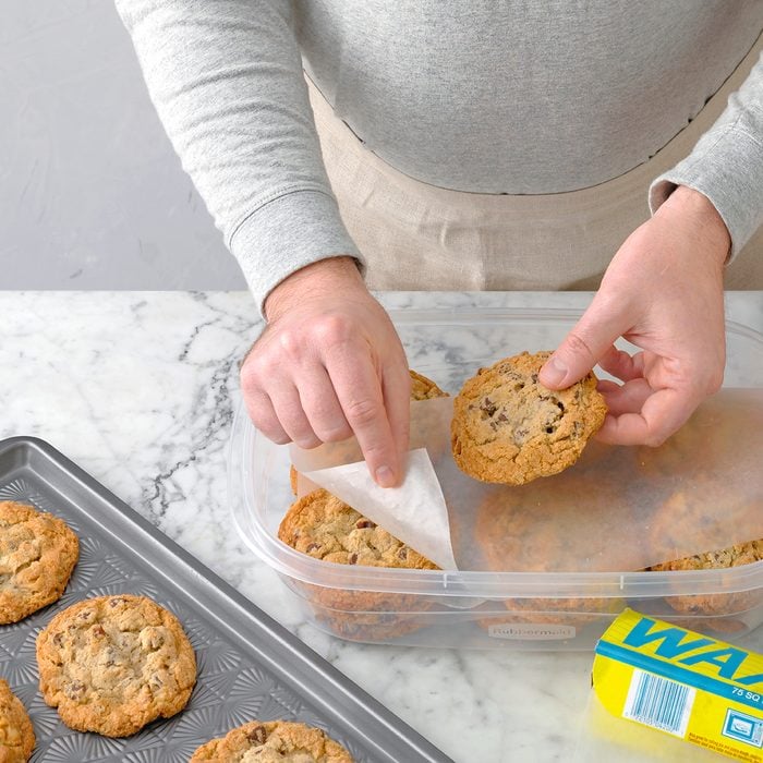 How can I keep cookies soft?