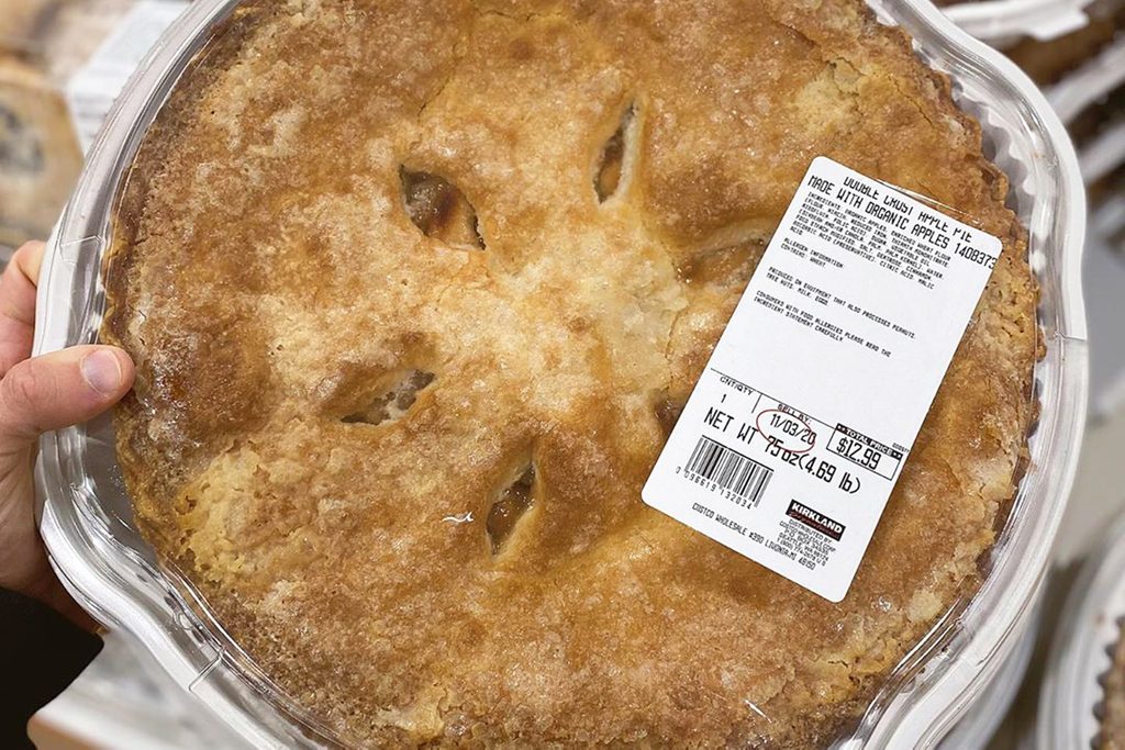 Costco Is Selling a GIANT 4Pound DoubleCrust Apple Pie