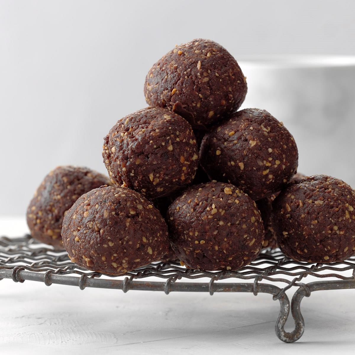 Chocolate Date Energy Balls Exps Rc20 255035 B09 09 1b 1