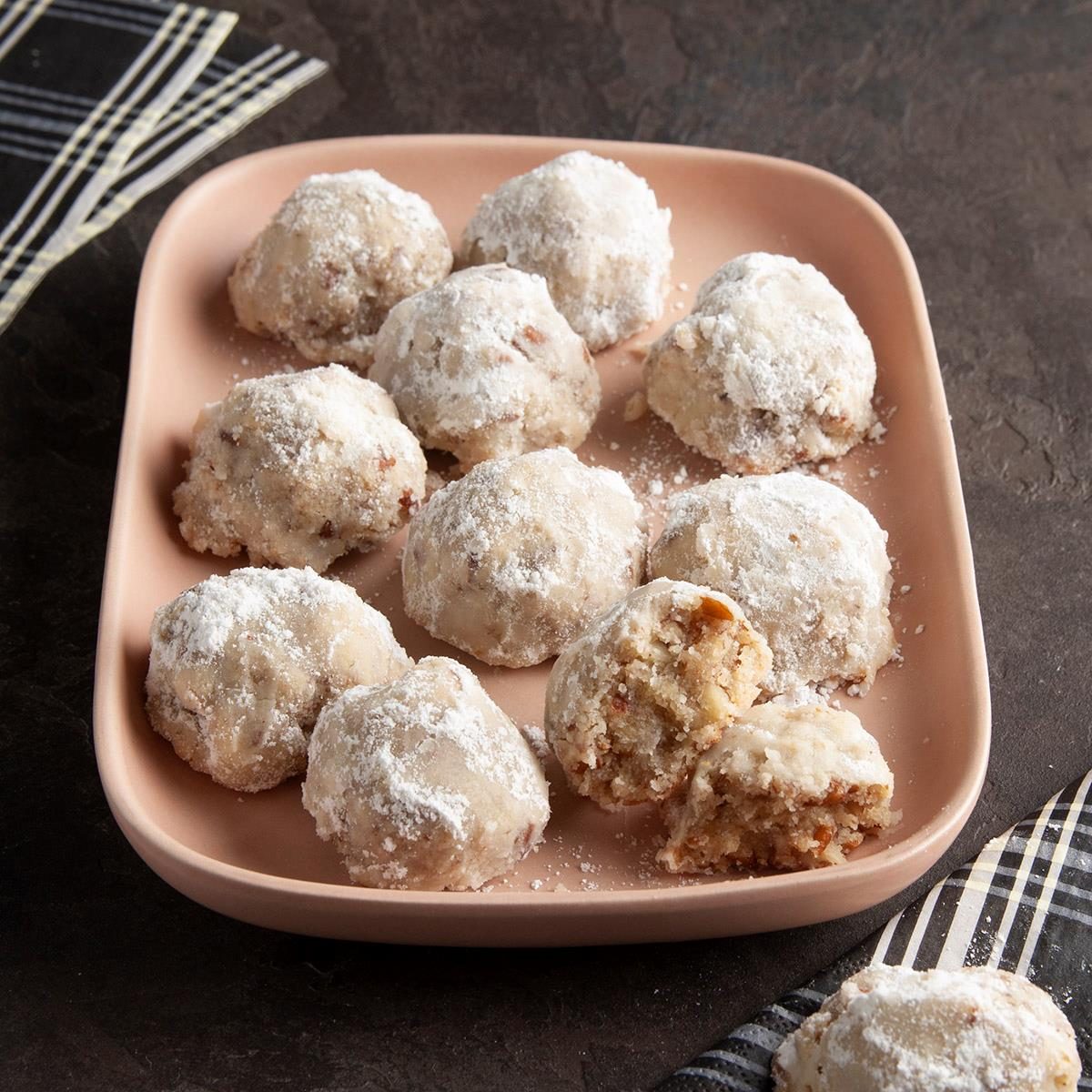 easy-and-delicious-almond-snowball-cookies-for-christmas