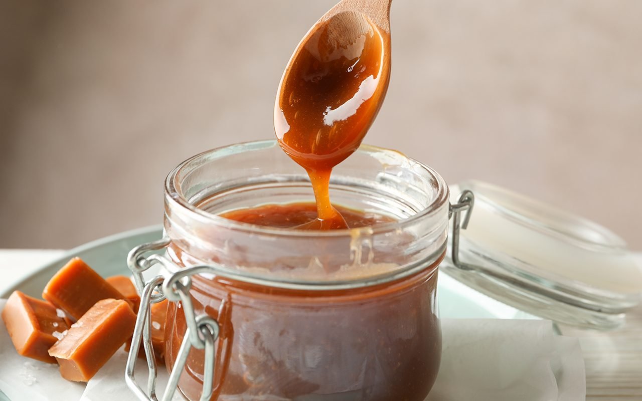 https://www.tasteofhome.com/wp-content/uploads/2021/01/glass-jar-with-salted-caramel-and-candies-1189775464.jpg
