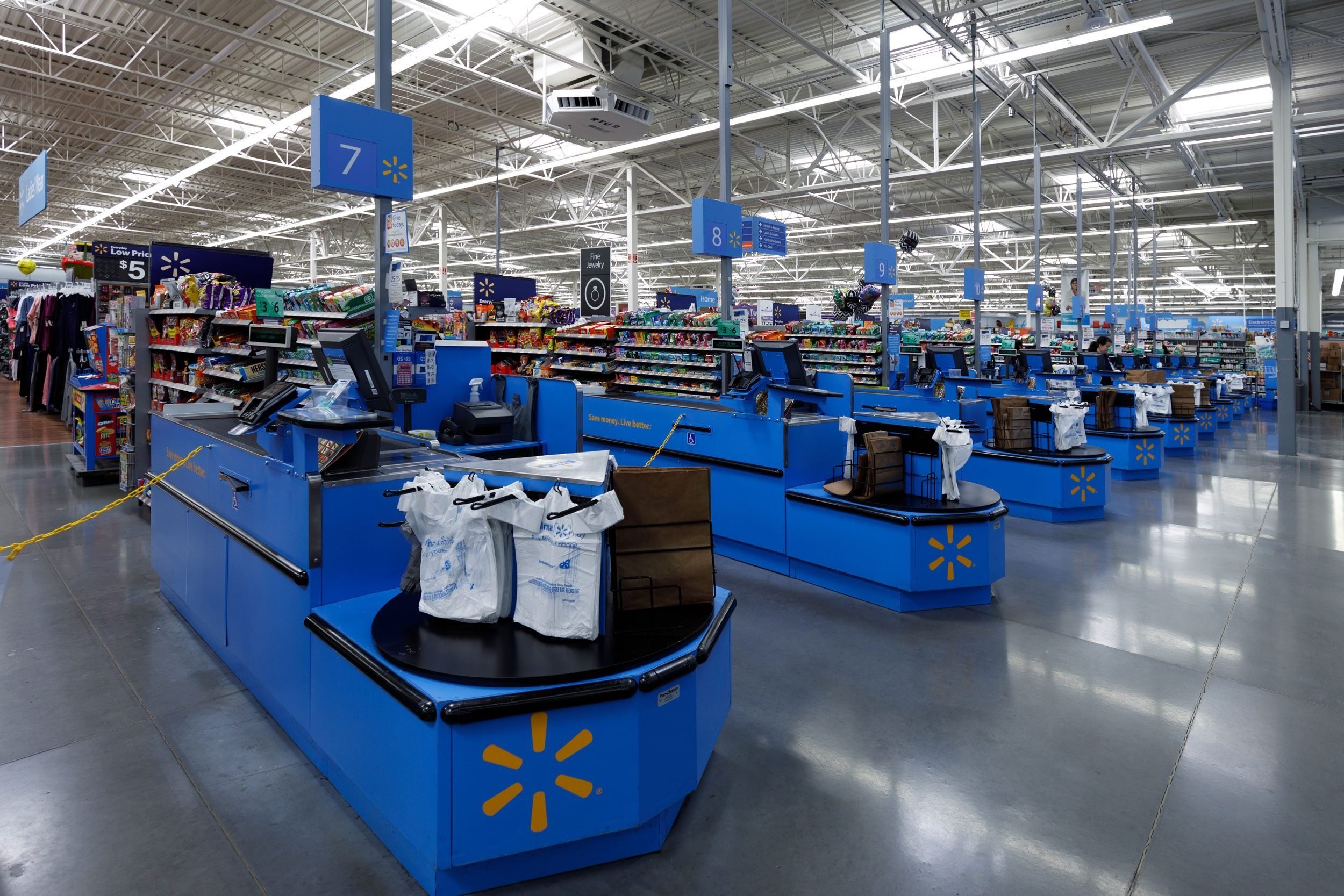 6 Secrets I Learned While Working at Walmart