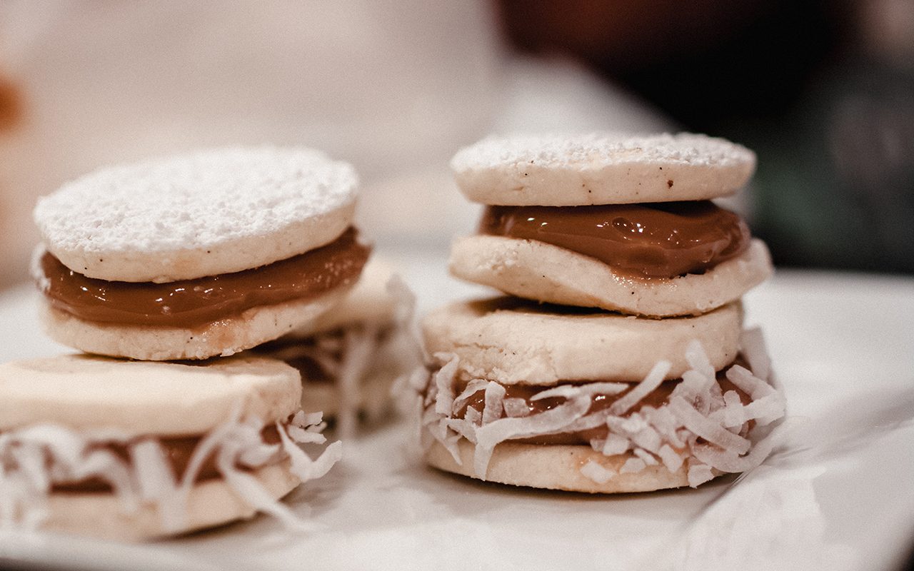 Alfajores Recipe Plain alfajores - indoor lighting - overhead - with coconut ones (flaked)