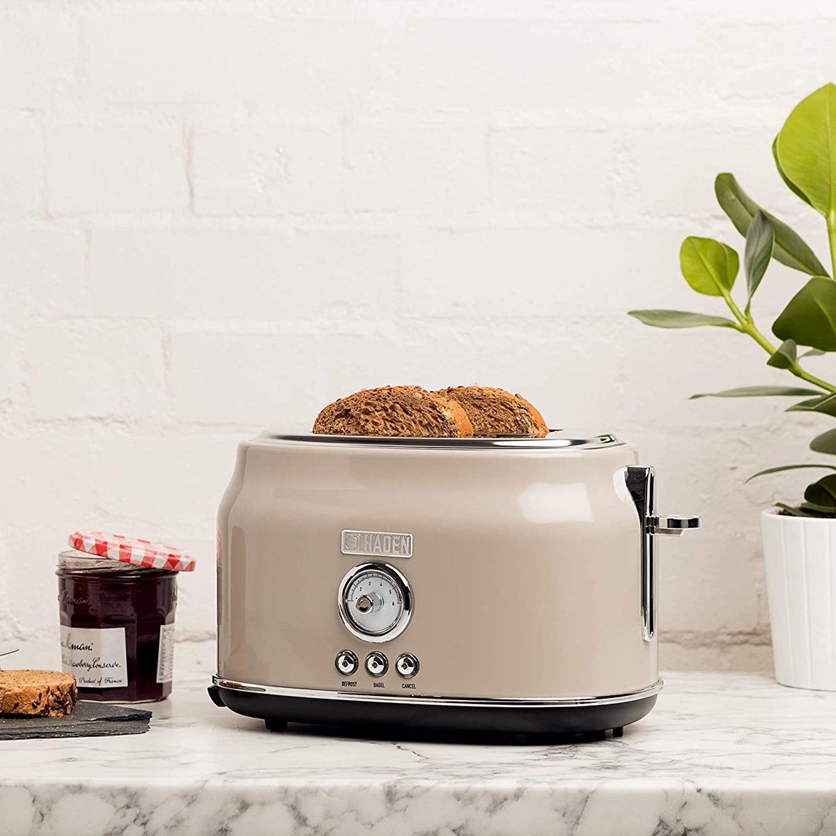 Haden DORSET 2 Slice, Wide Slot, Stainless Steel Retro Toaster with Adjustable Browning Control and Cancel, Defrost and Reheat Settings in Putty Beige