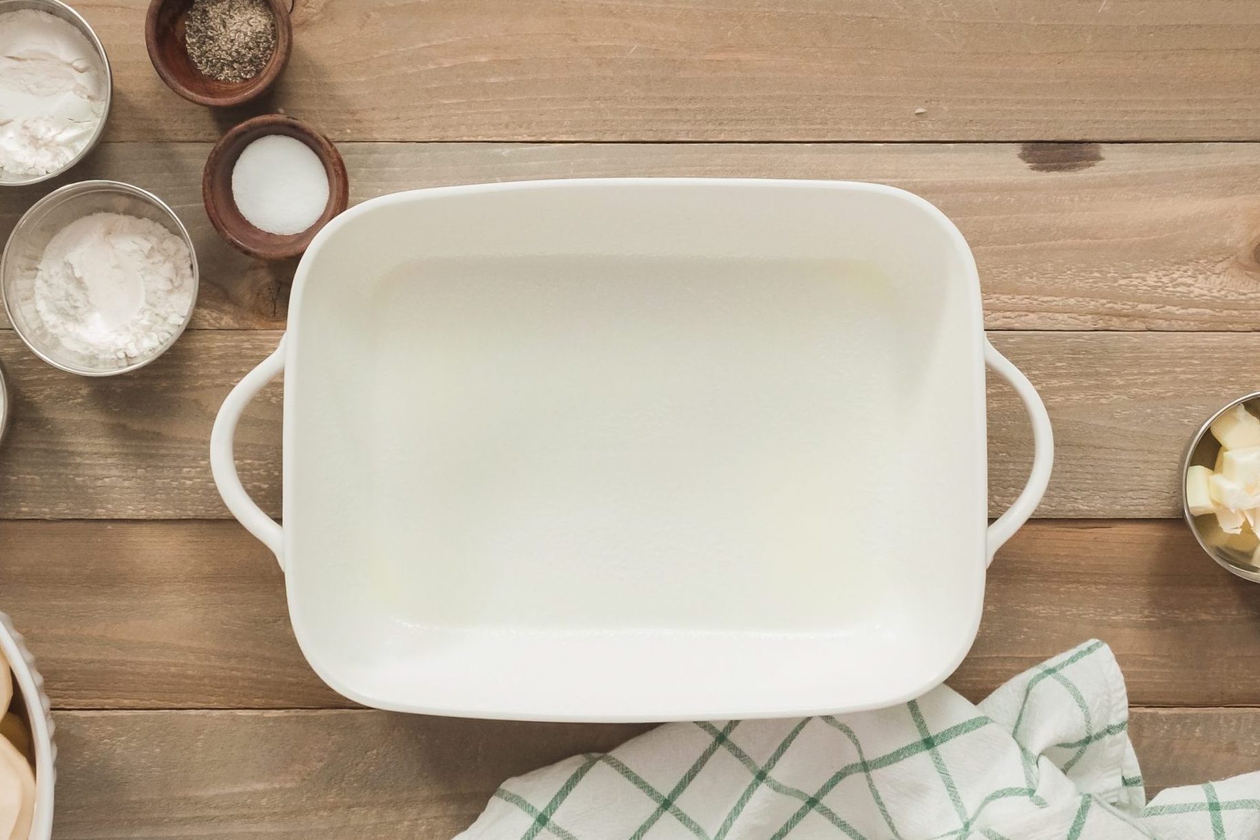 Roasting Pan vs. Baking Tray: What's the Difference?