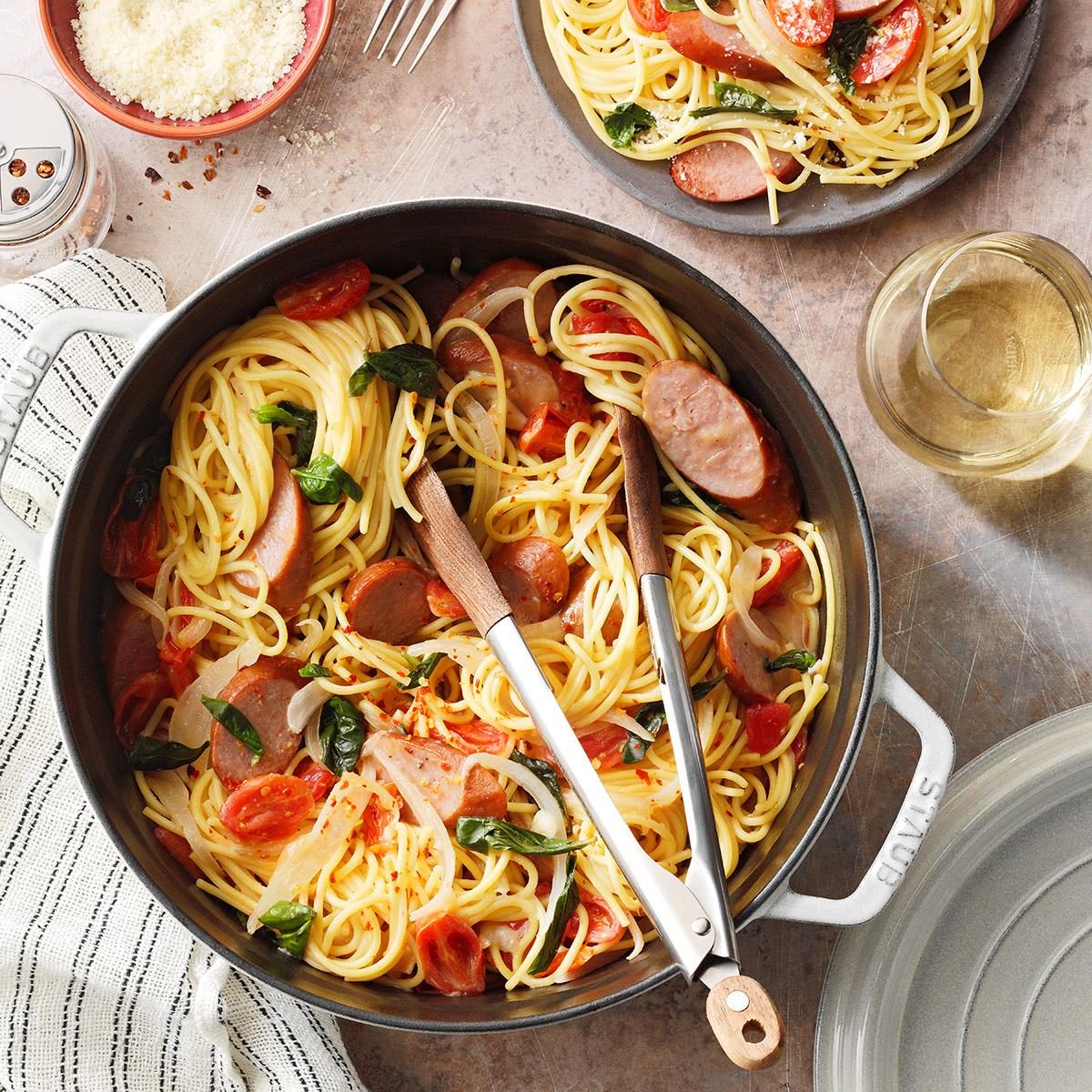 https://www.tasteofhome.com/wp-content/uploads/2021/08/One-Pot-Sausage-and-Basil-Pasta_EXPS_TOHDJ22_257333_B08_10_4b.jpg