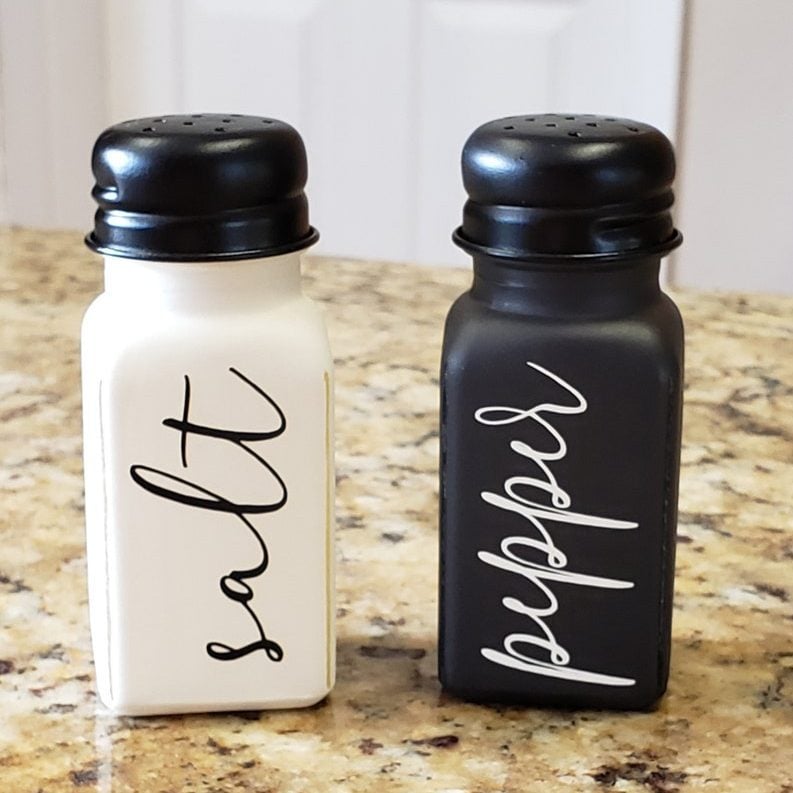 energie knoop George Eliot 14 Salt and Pepper Shakers We Love [Farmhouse, Wooden and More]