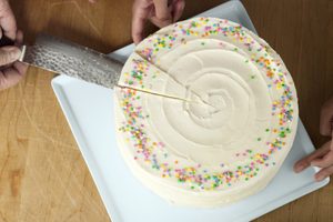 How to Cut a Round Cake as Neatly and Evenly as a Pro | Taste of Home