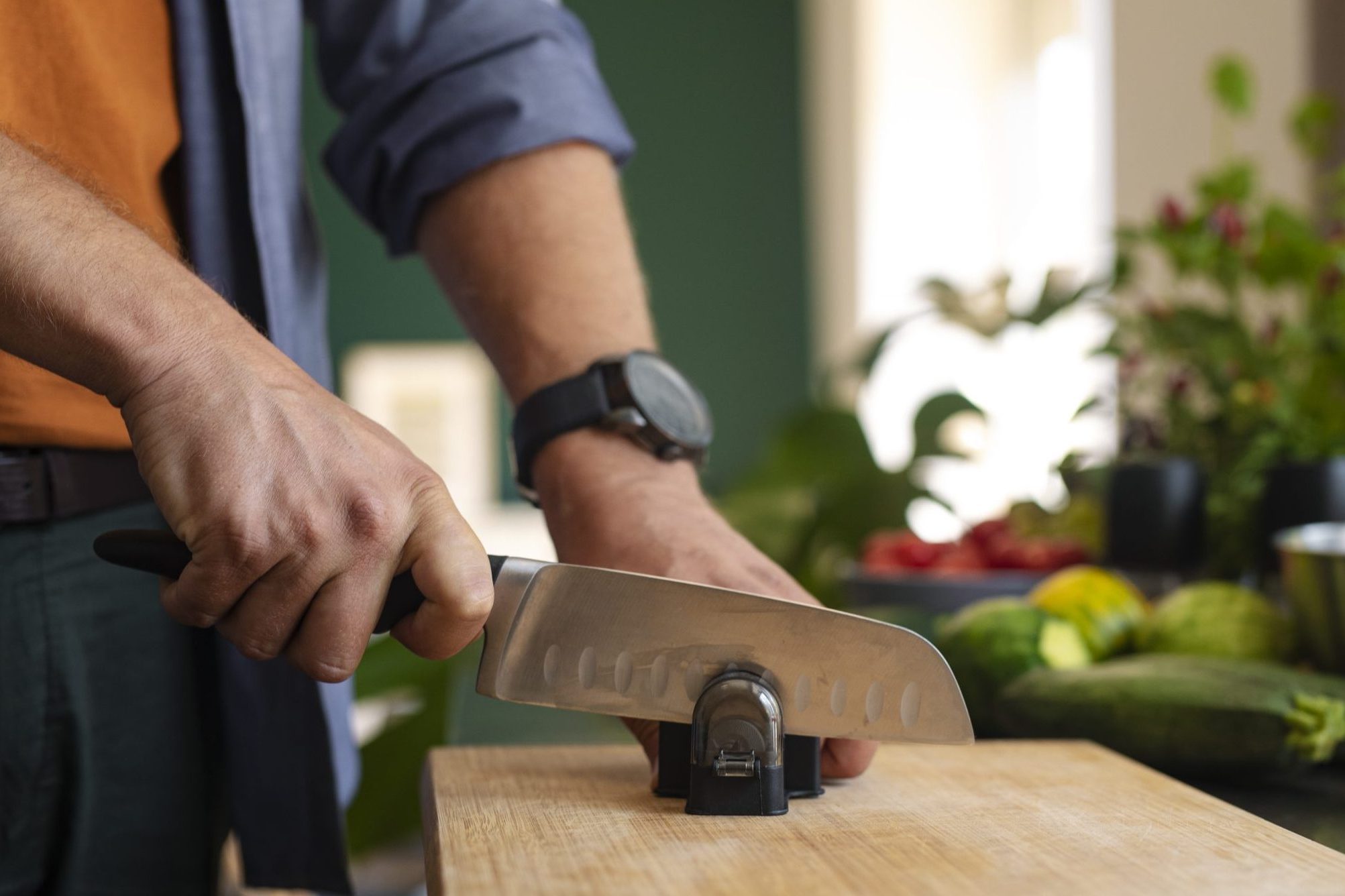 How to Properly Sharpen Kitchen Knives - CNET