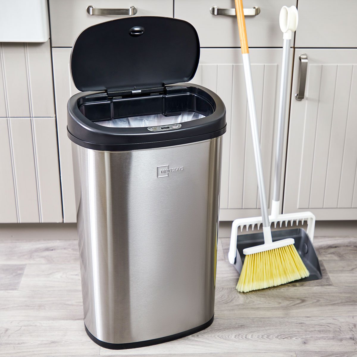 7 Best Touchless Trash Cans of 2024: simplehuman, iToucless and More