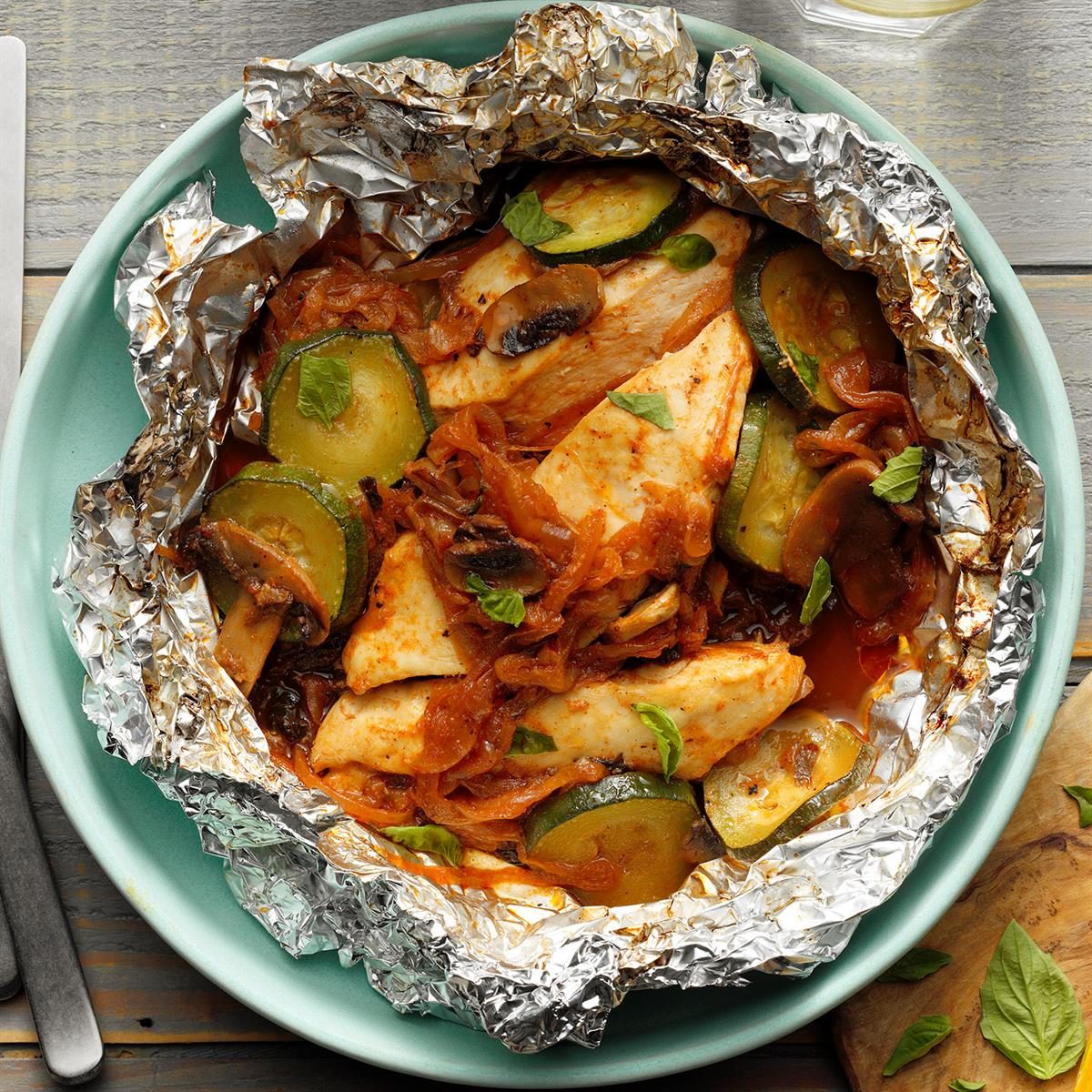 5-Ingredient Foil Packet Chicken Recipes (Baked or Grilled)