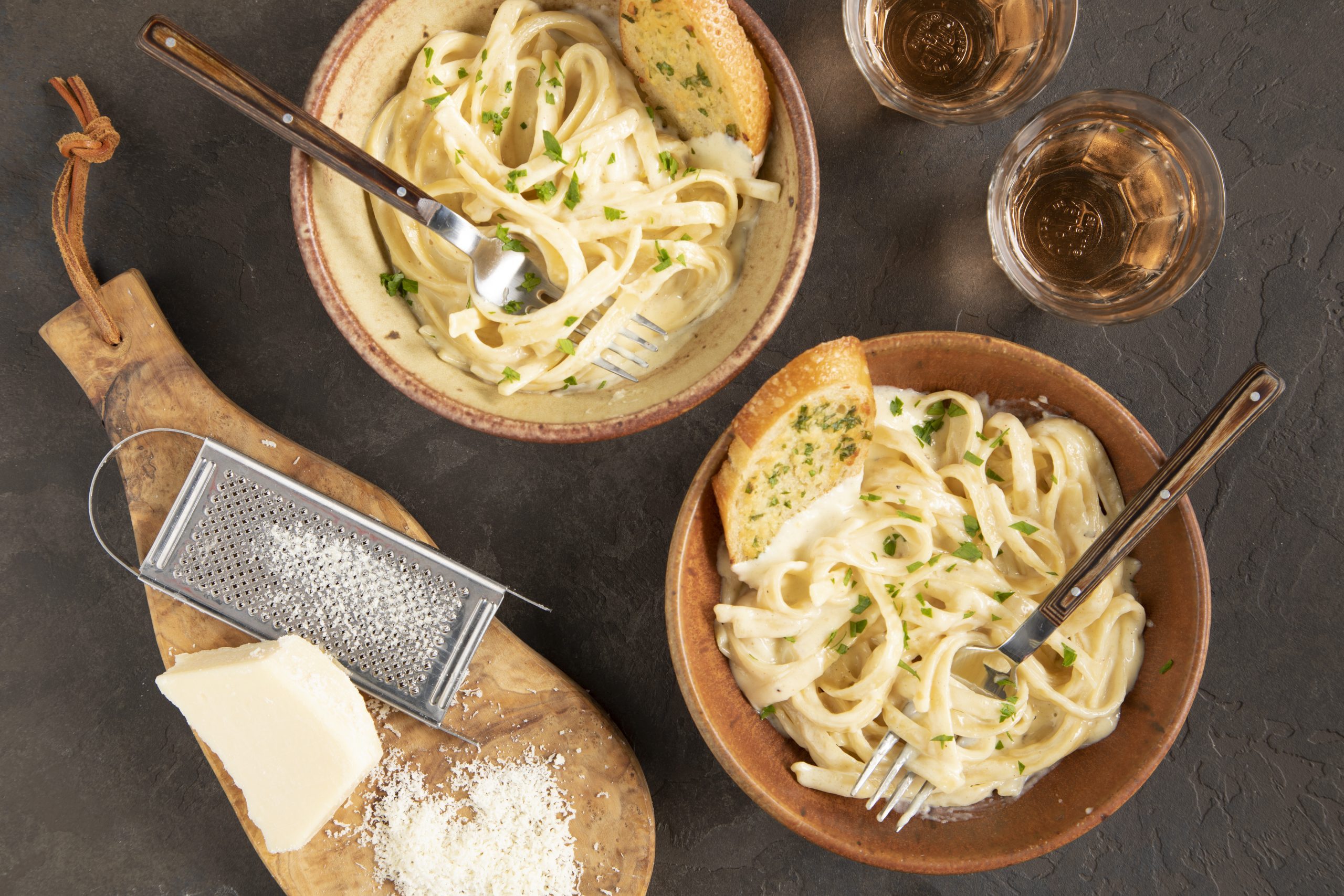 Make This Copycat Olive Garden Alfredo Sauce Easily at Home