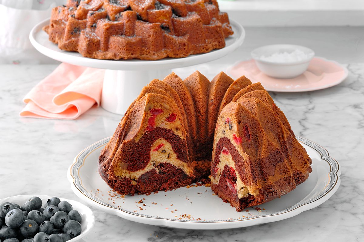 Tube Pan vs Bundt Pan: What's The Difference?