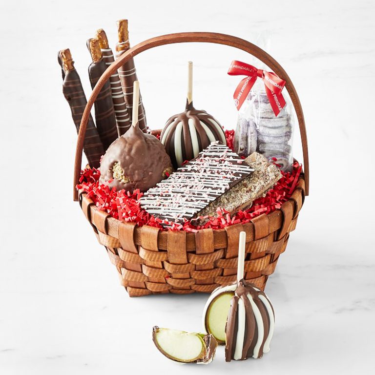16 Best Christmas Gift Baskets Everyone Will Love [2022]