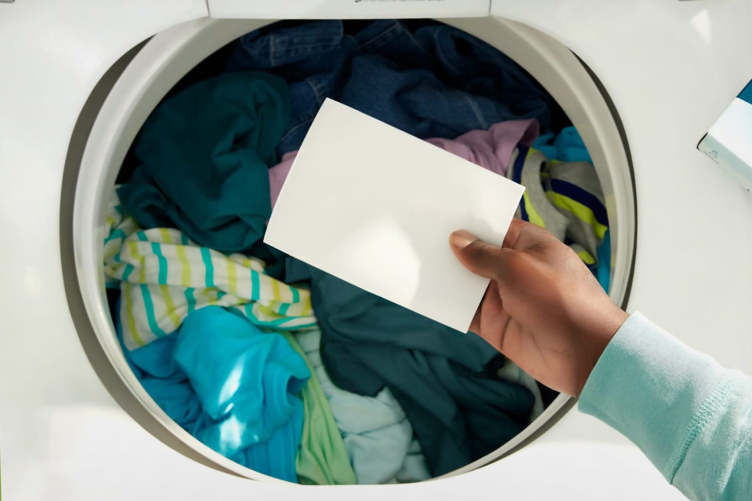 https://www.tasteofhome.com/wp-content/uploads/2022/09/grove-co-laundry-detergent-sheets-LS-via-grove.co-ecomm.jpg