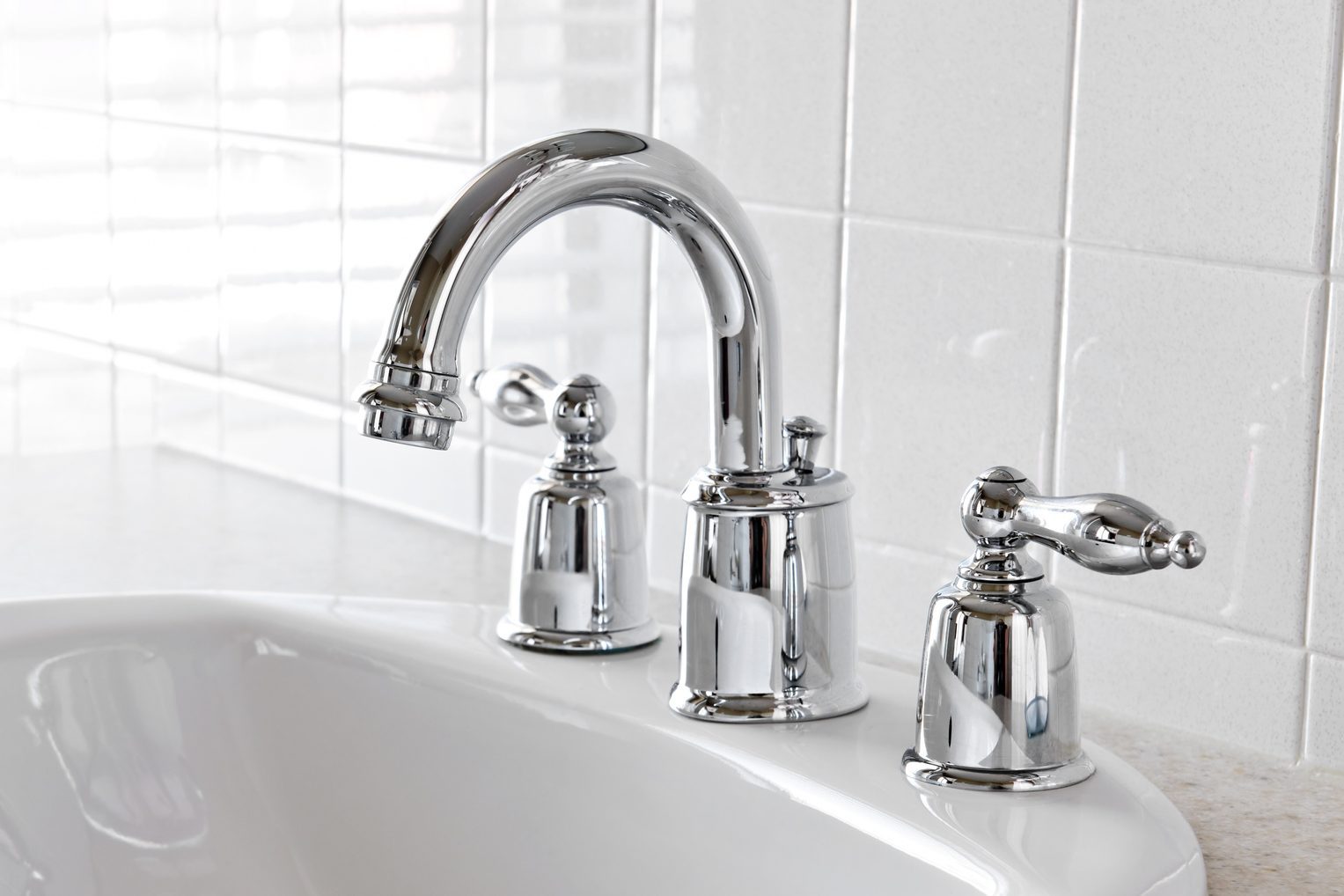 How to Clean Bathroom and Kitchen Faucets