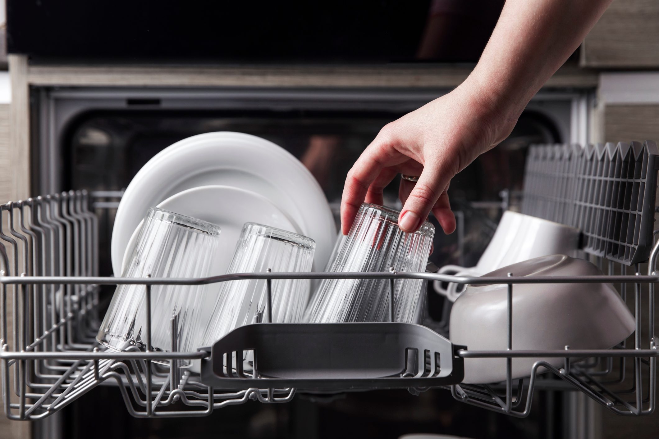 The Most Sanitary Ways to Dry Dishes