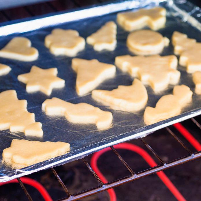 Here's Why You Shouldn't Bake Cookies on Aluminum Foil