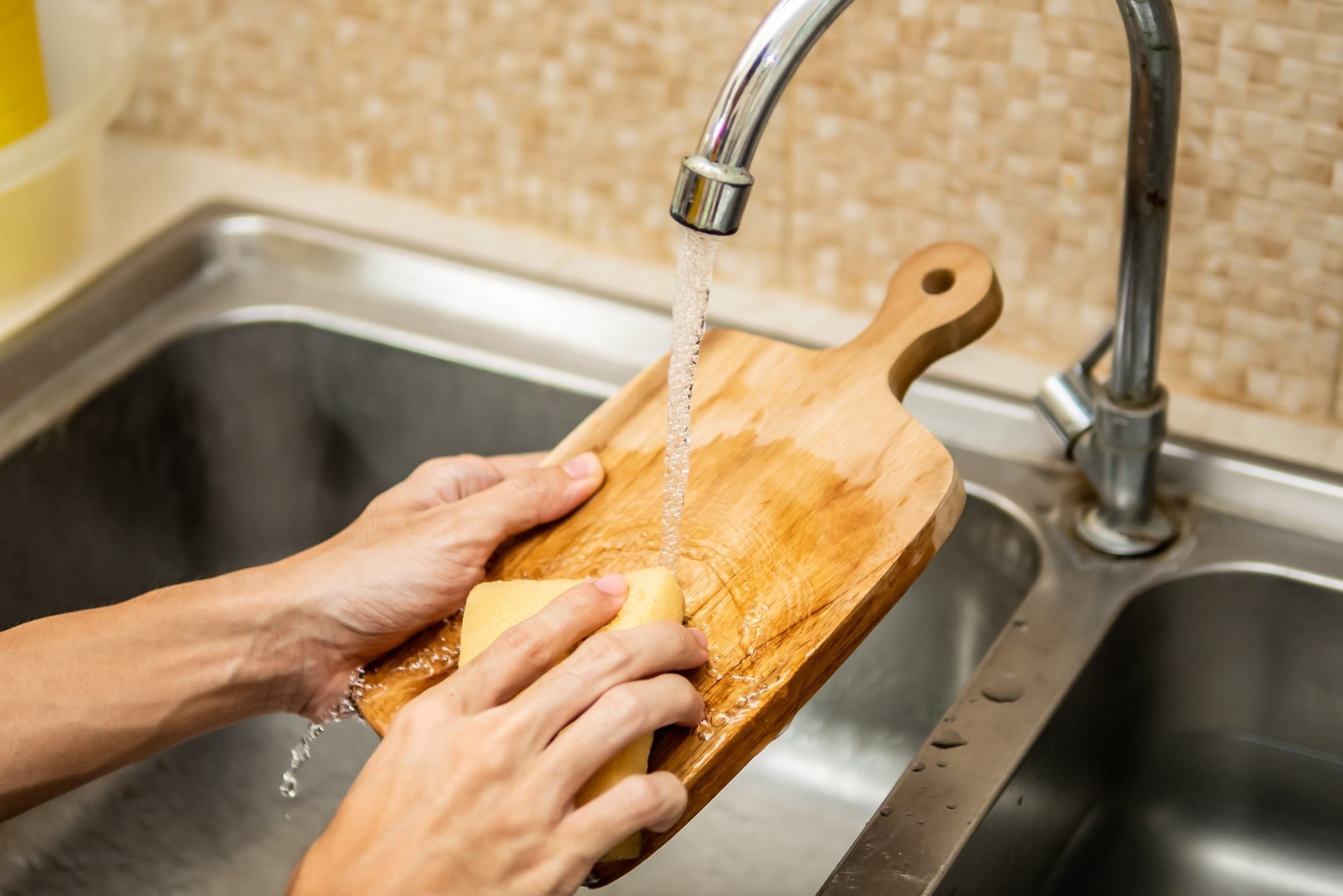 How to Clean a Wooden Cutting Board: 4 Methods