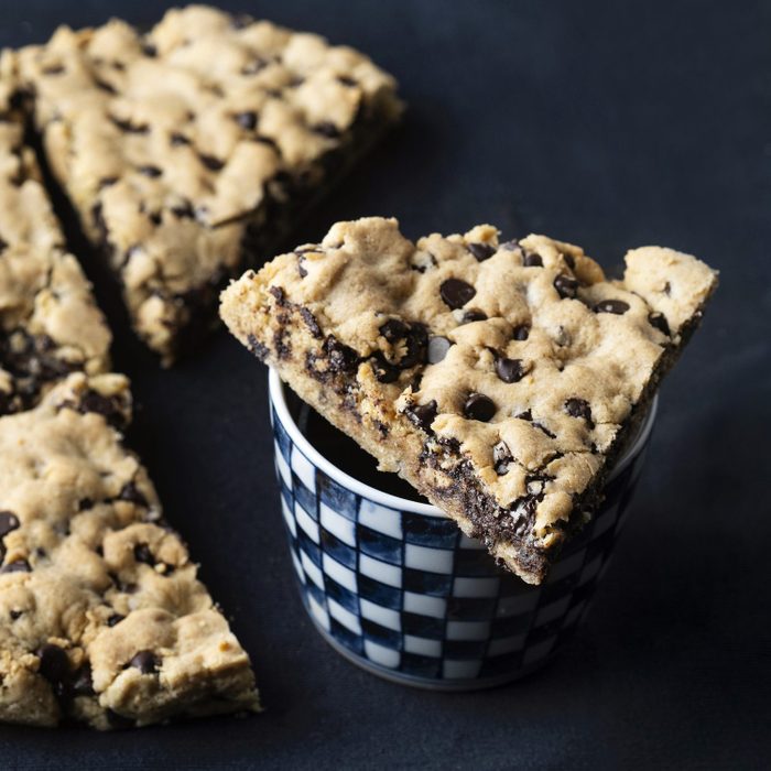 chocolate chip cookie with coffee, Coffee and cookie, chocolate chip cookie