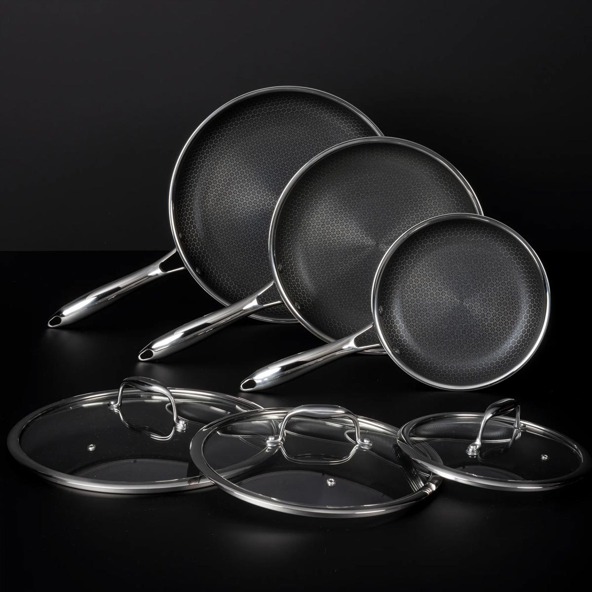 Gordon Ramsay on X: There's nothing quite like the sizzle of a good pan..not  only does it elevate my dishes but it makes them taste incredible as well !  HexClad is available