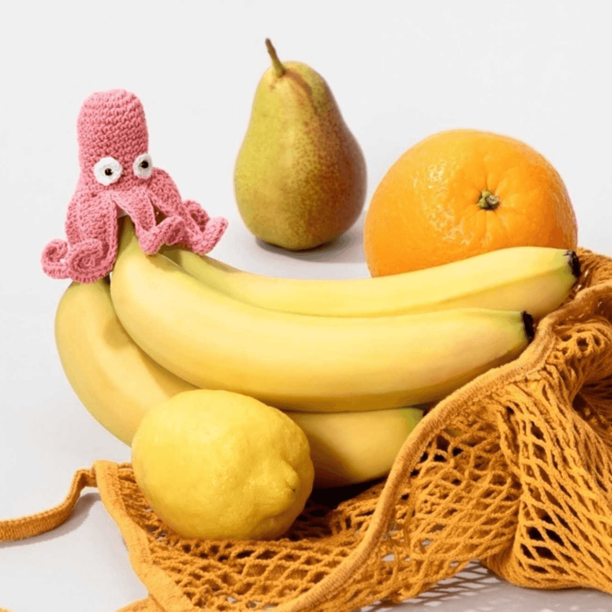The Nana Hats Banana Preserver Keeps Bananas Fresher for Longer