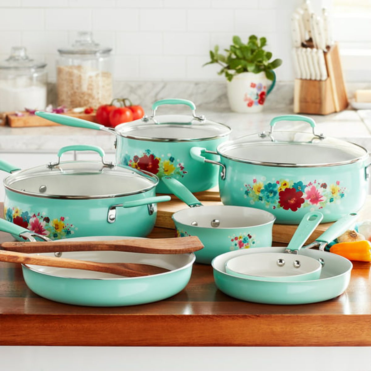 The 6 Best Items from the Pioneer Woman Cookware Collection