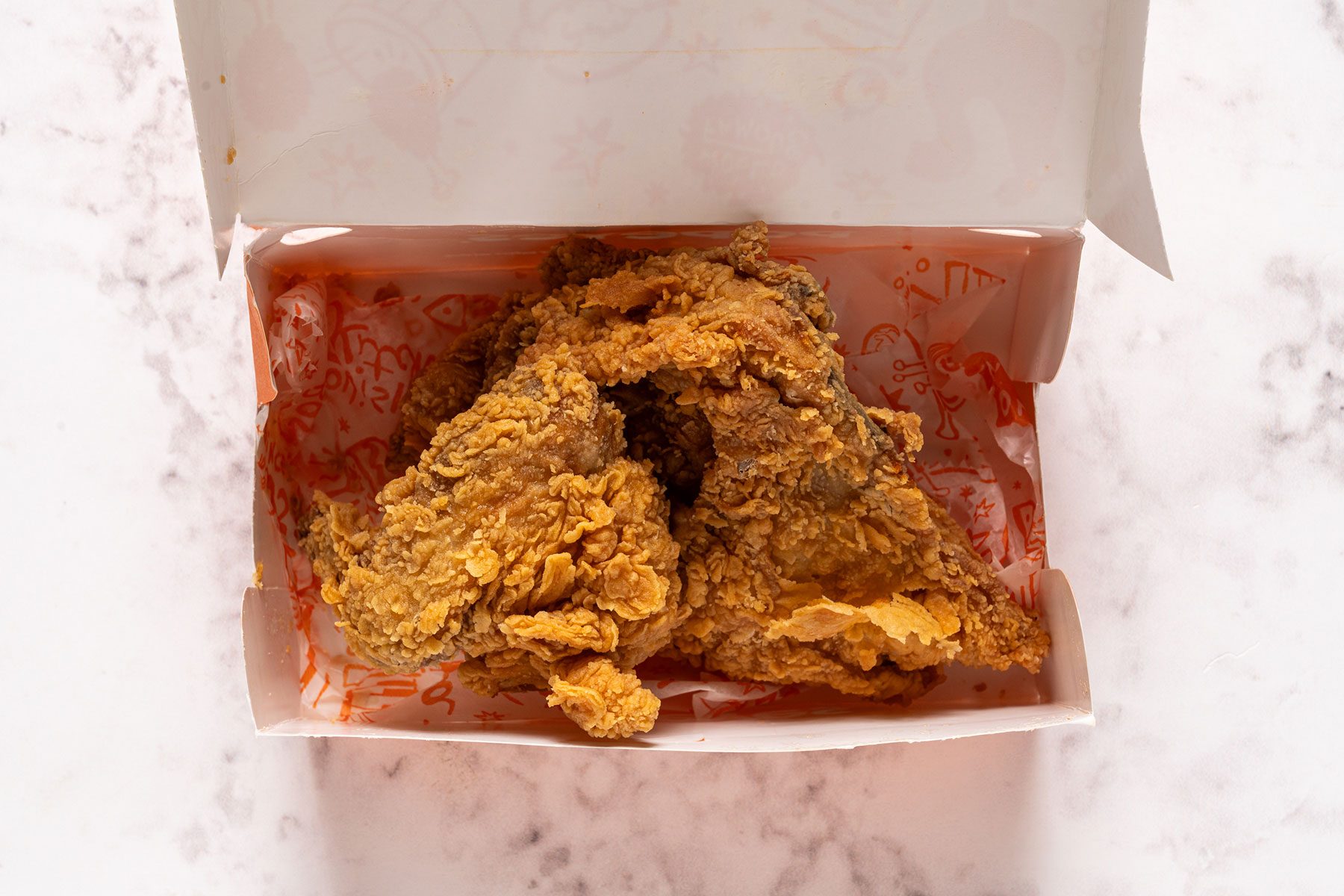 https://www.tasteofhome.com/wp-content/uploads/2023/08/The-Best-Fast-Food-Fried-Chicken-Ranked_Kristina-Va%CC%88nni-for-Taste-of-Home_popeye-s_YVedit.jpg?fit=700%2C467