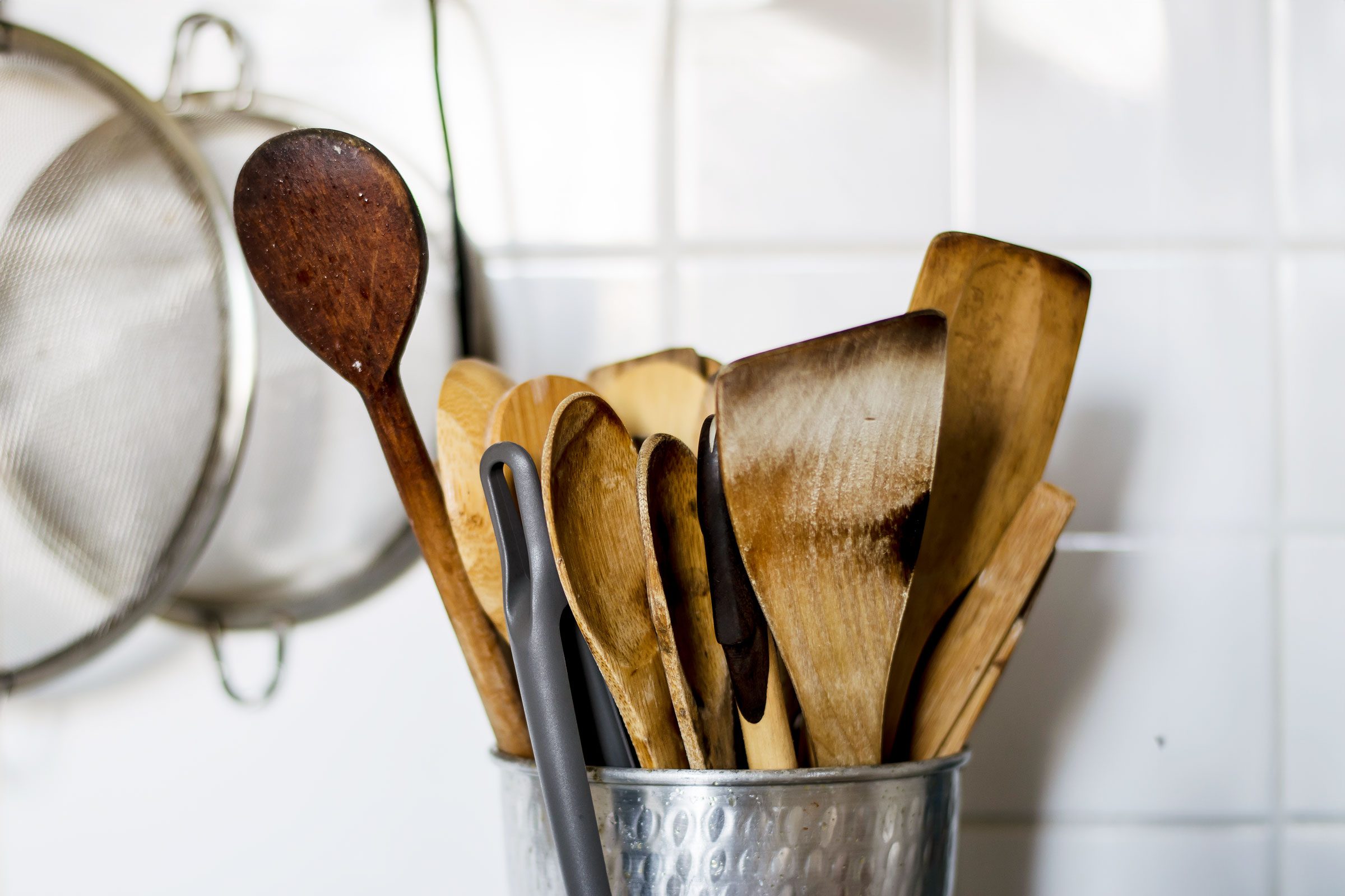 How to Clean a Wooden Spoon Correctly