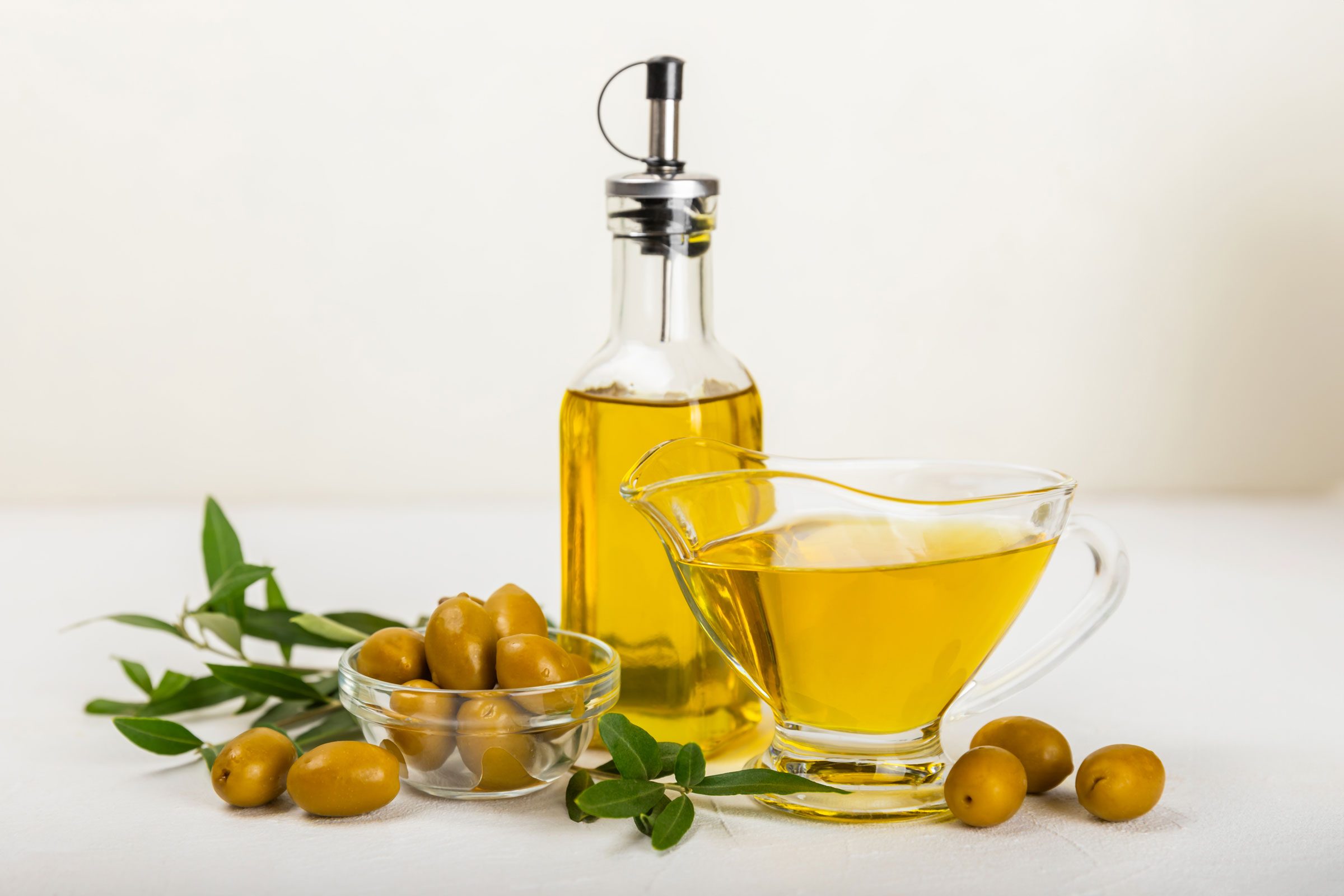 https://www.tasteofhome.com/wp-content/uploads/2023/12/GettyImages-1711532161-Olive-Oil-vs-Extra-Virgin-Olive-Oil-JVcrop.jpg