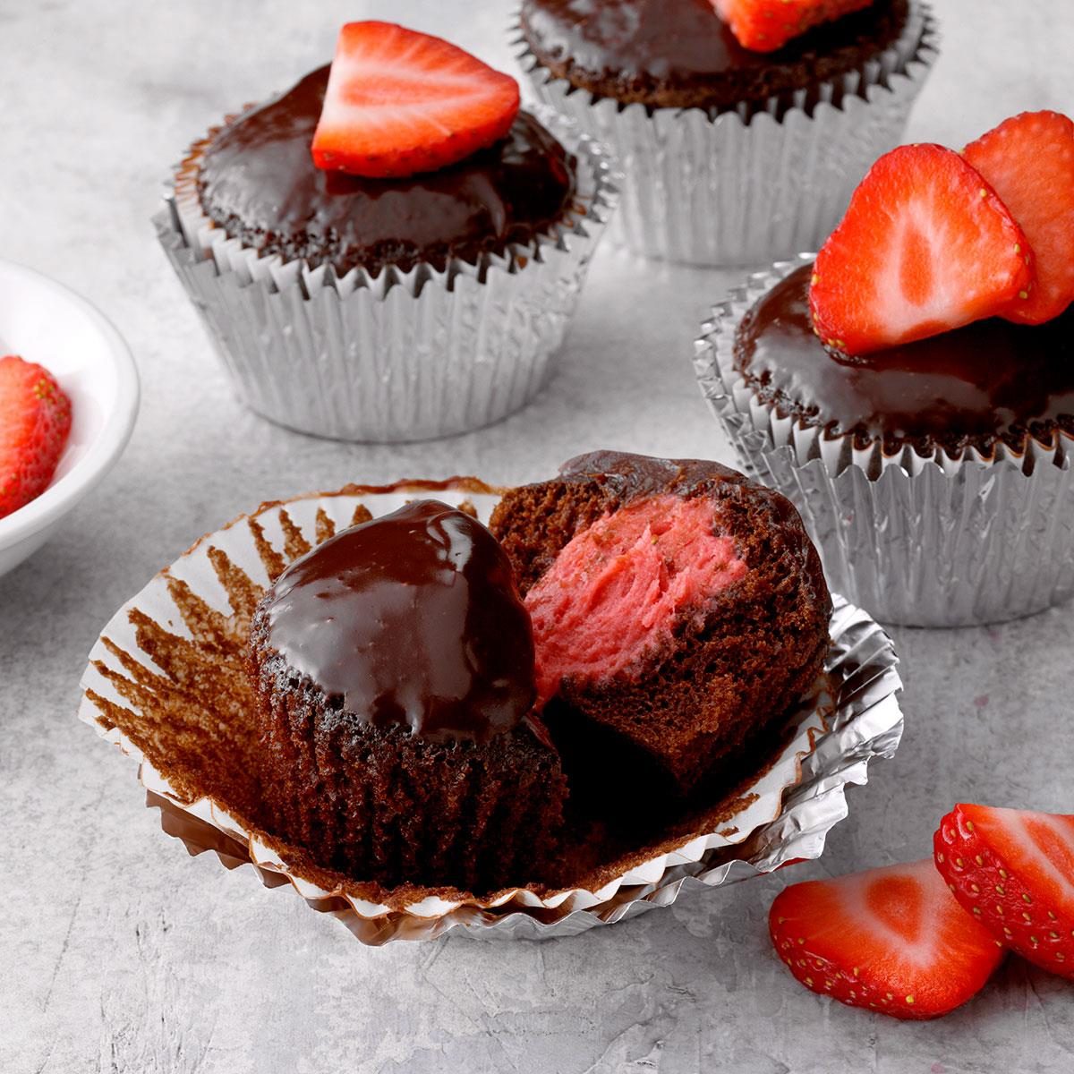 Chocolate Cupcakes With Strawberry Filling Exps Rc22 269830 Dr 09 28 2b Rms