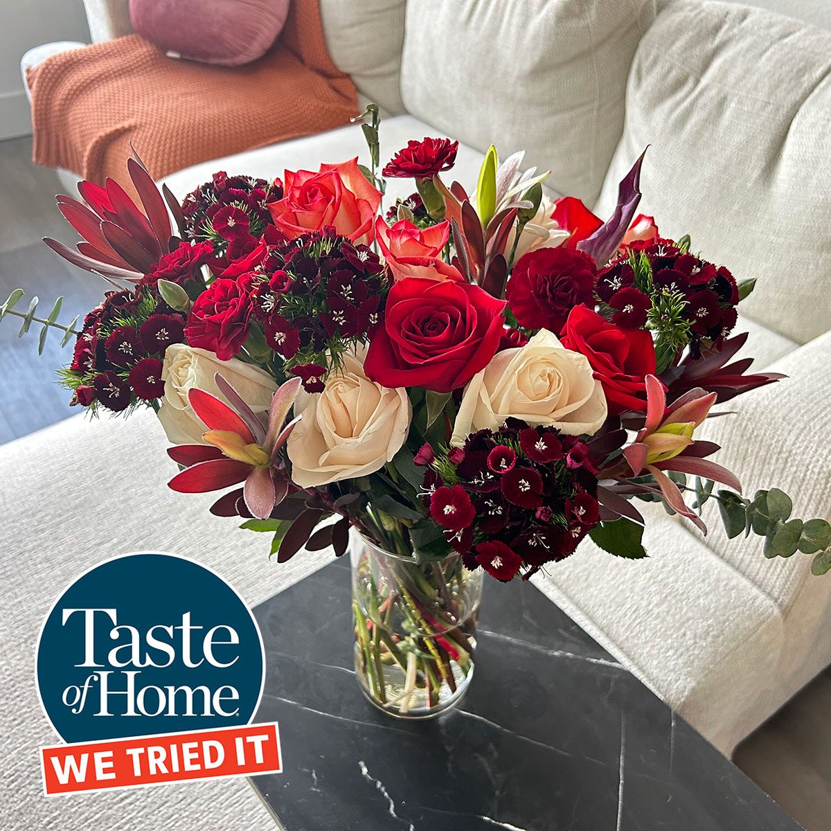 Bouquet of flowers in a vase on center table