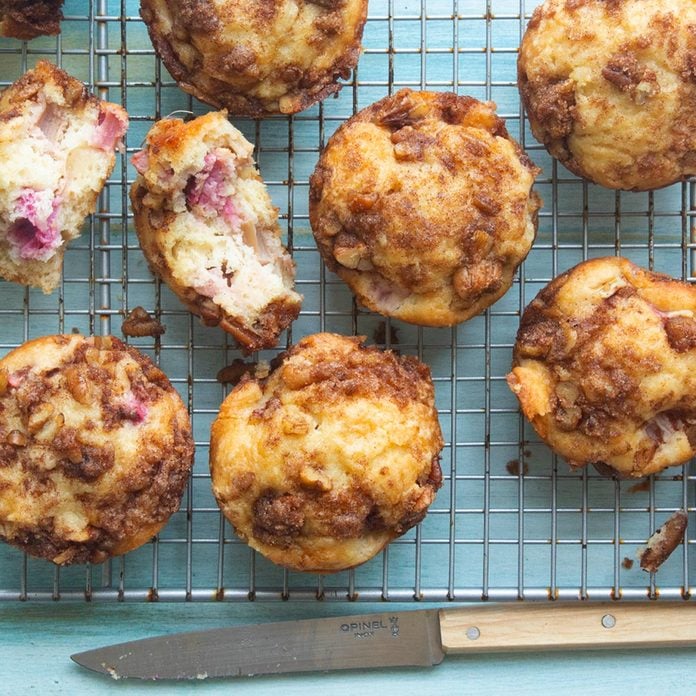 May Challenge: Rhubarb Streusel Muffins