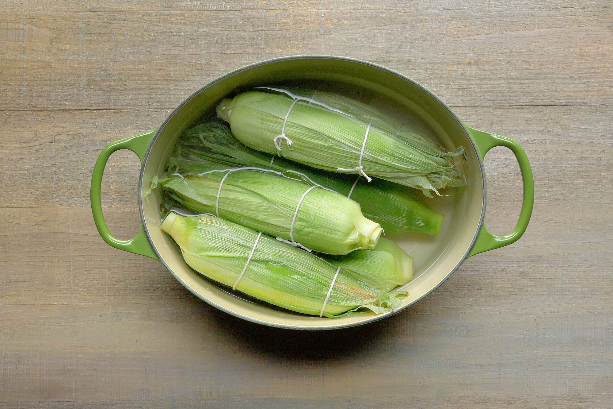 Soak the corn in cold water for 20 minutes