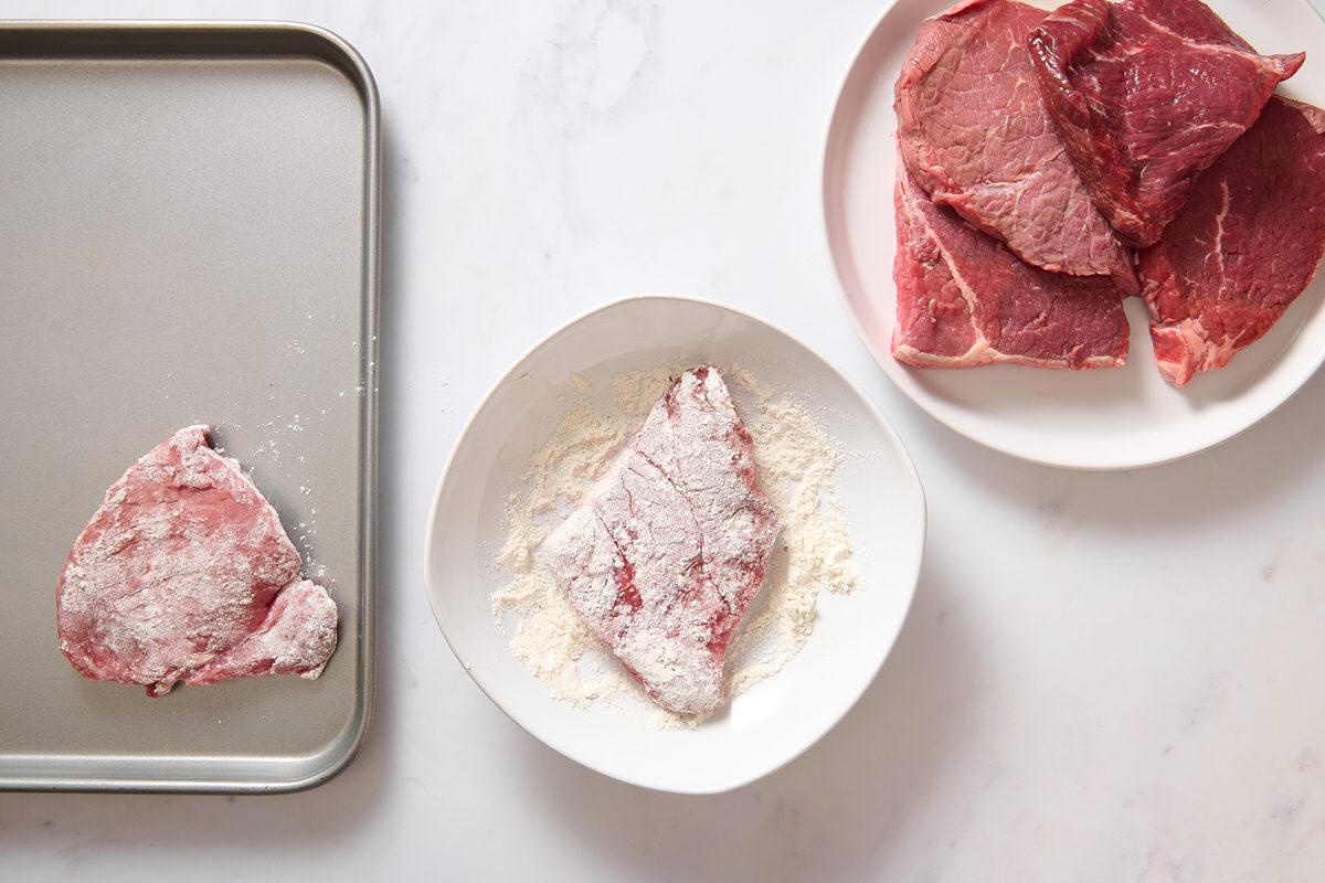 Dredging steak in flour to make slow cooker Swiss steak