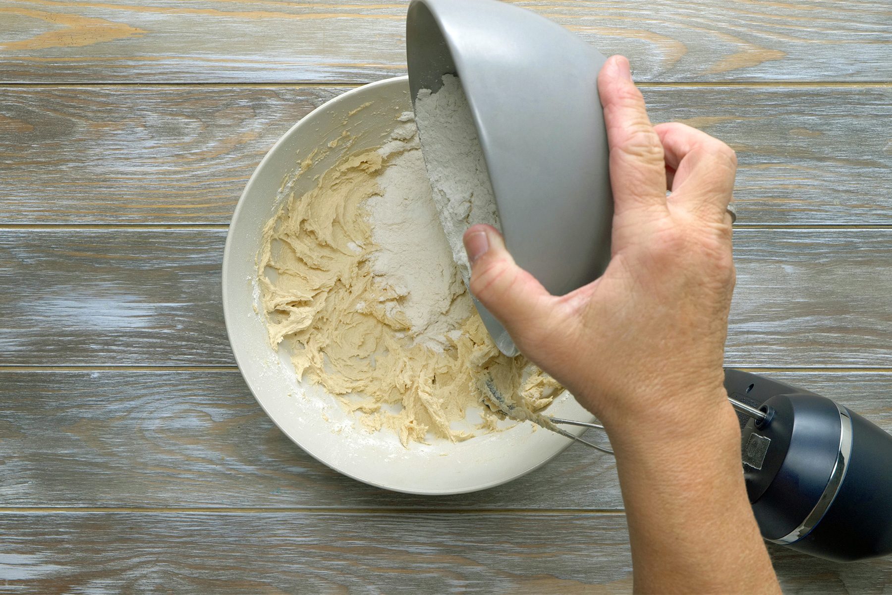 add flour mix in the cream mixture