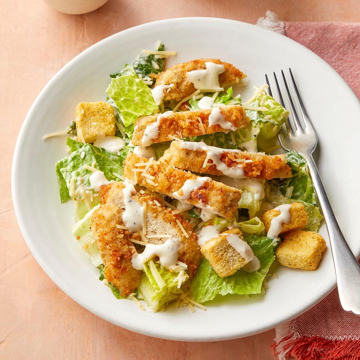 Crispy Chicken Caesar Salad Exps Rc24 276019 Dr 07 03 10b