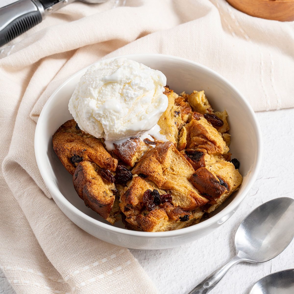 Slow-Cooker Cinnamon Roll Pudding