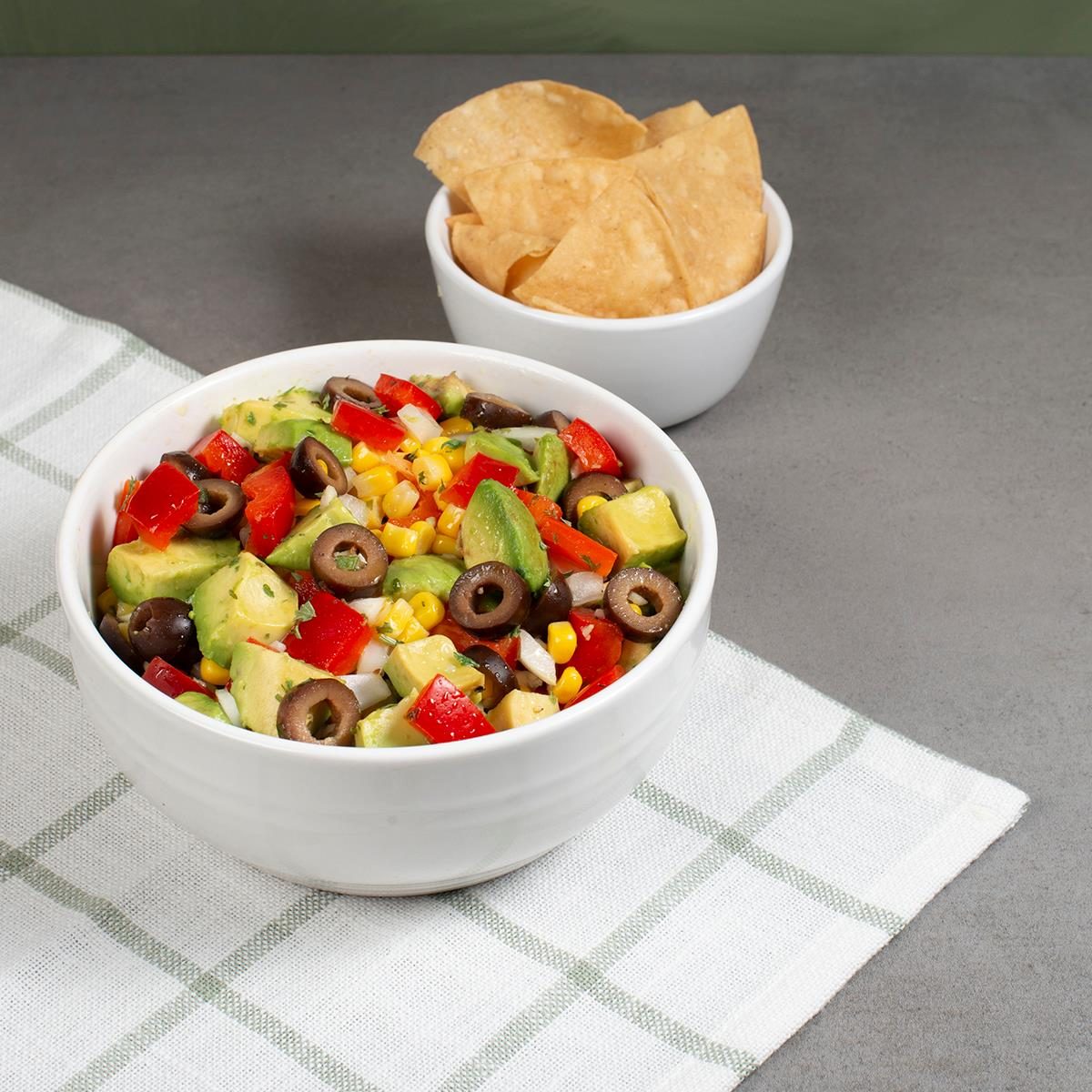 Avocado Salsa Exps Tohd24 7476 Emilyjdavis 012