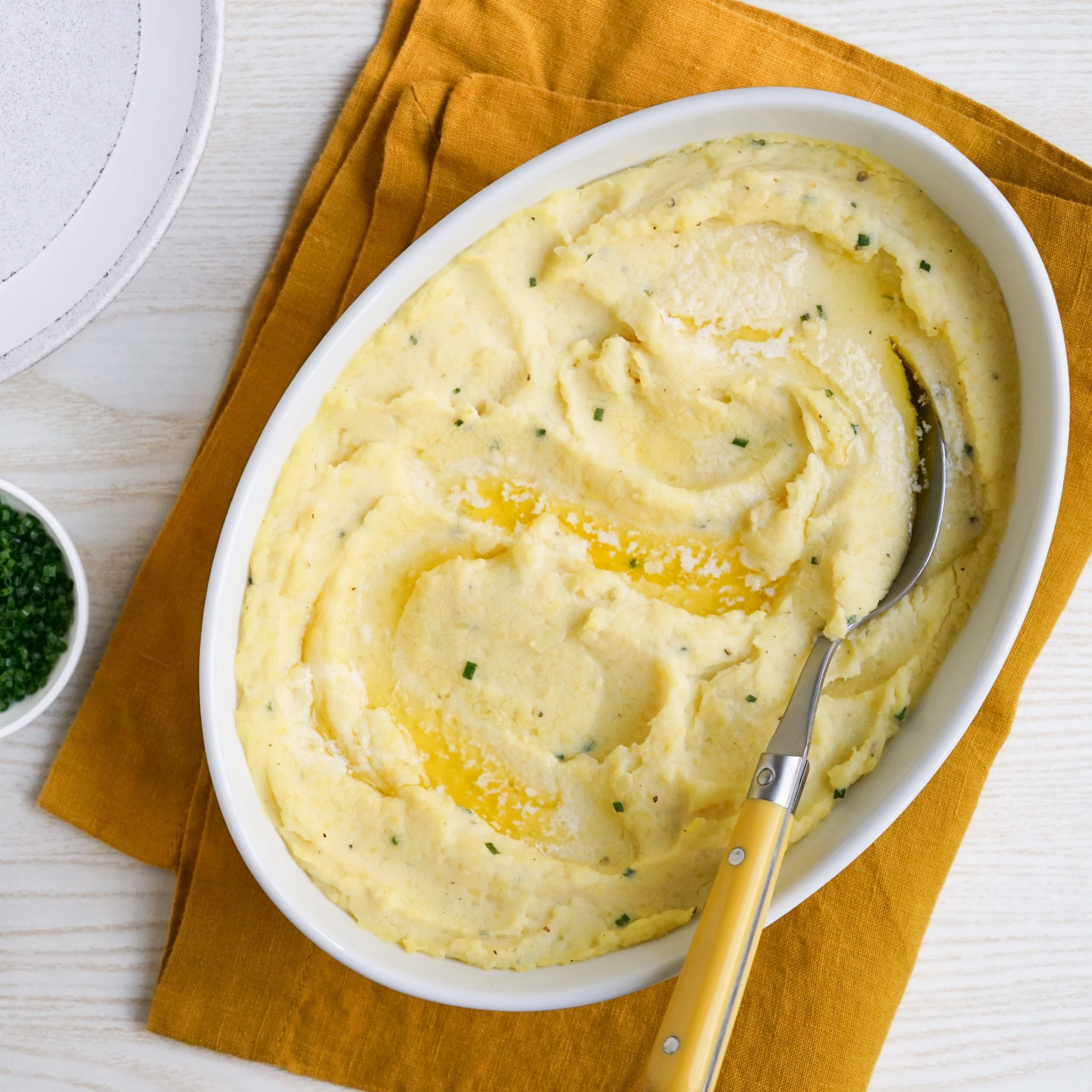 Baked mashed potatoes with chives on top