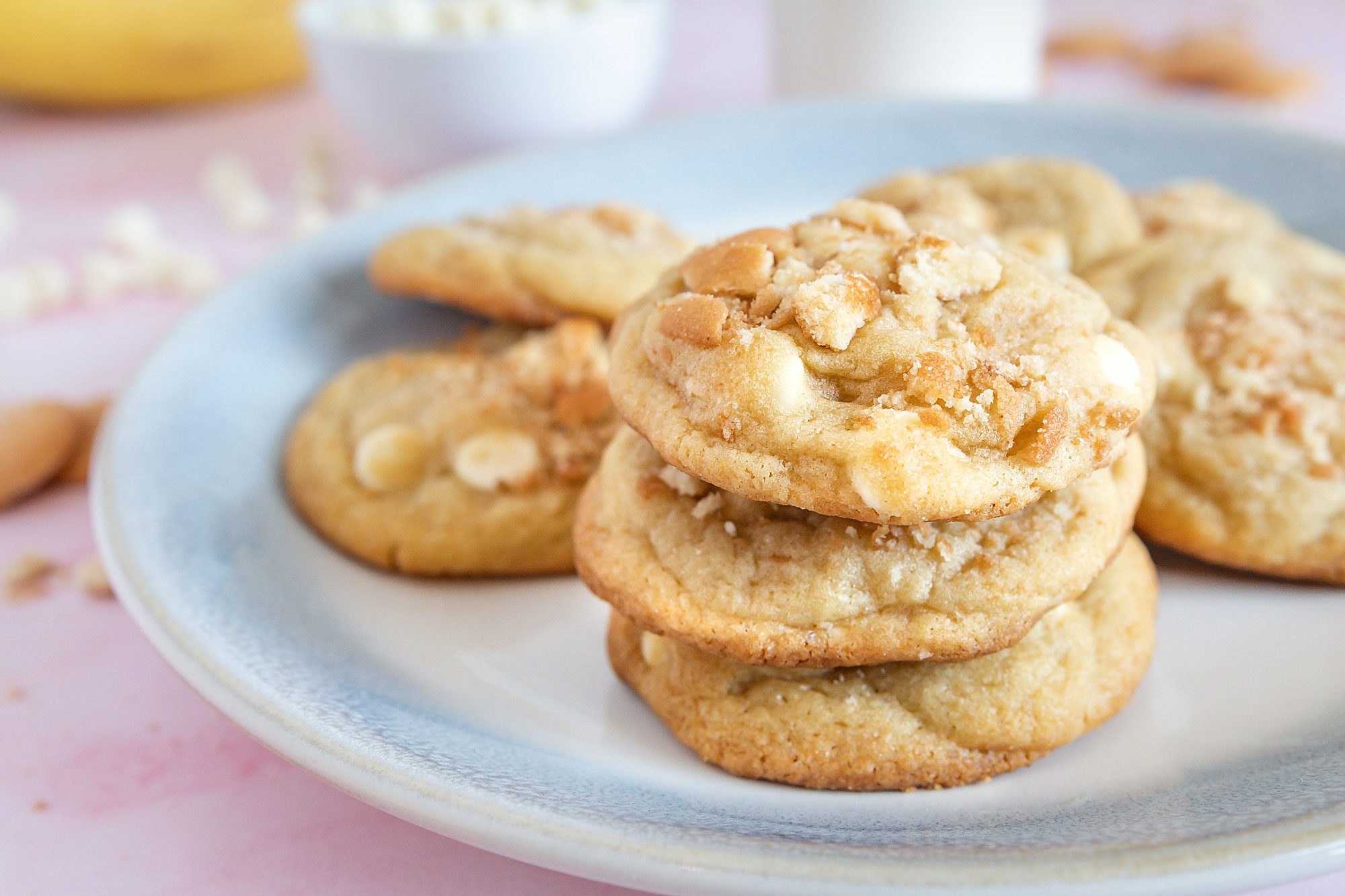 Close view shot of Banana Pudding Cookies; serve on plate with fresh milk; banana; pink texture surface;