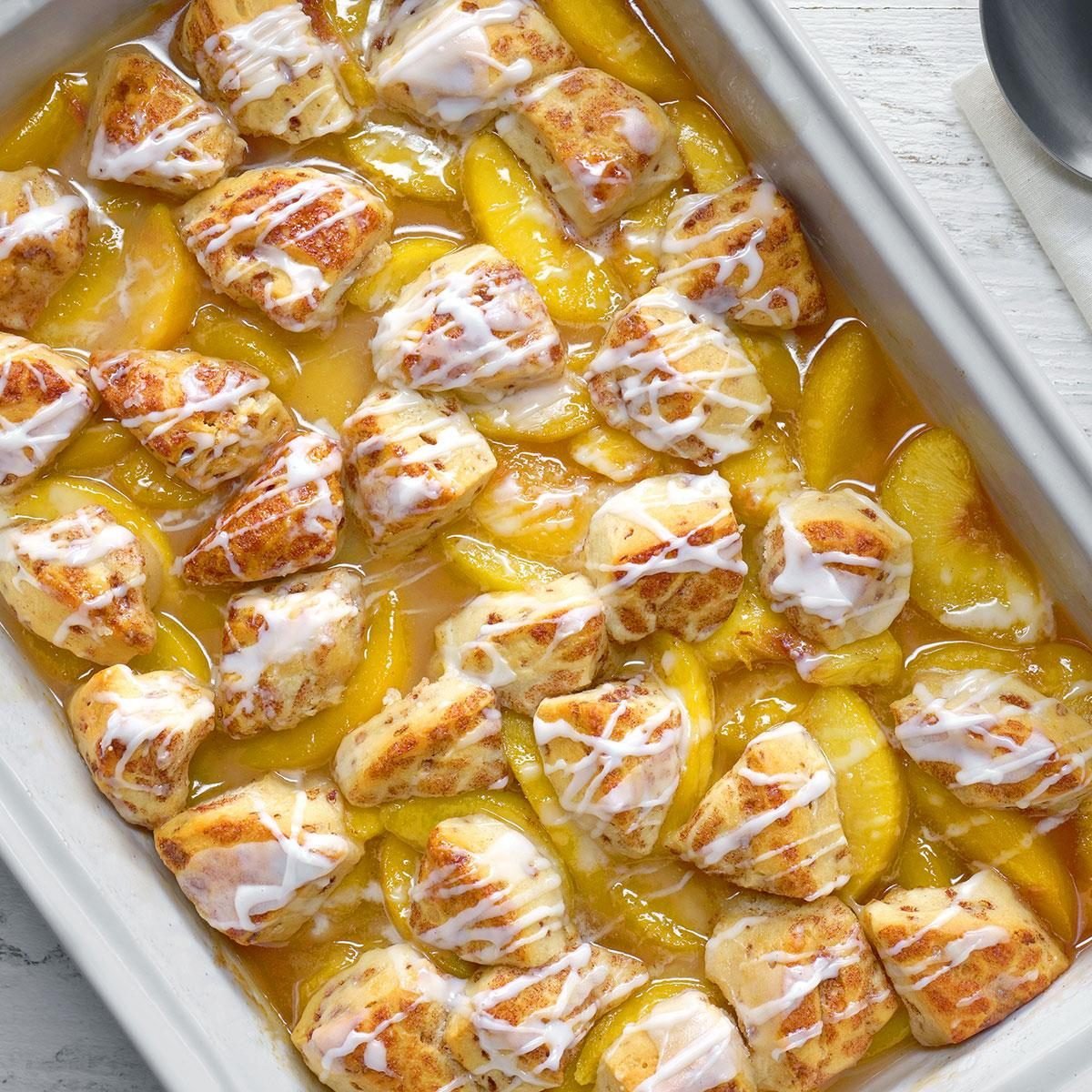 Cinnamon Roll Peach Cobbler