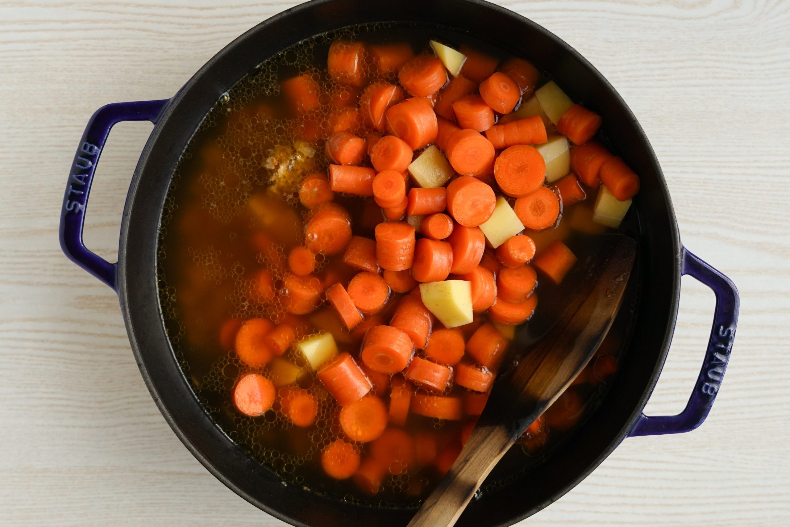 Cooking creamy carrot soup