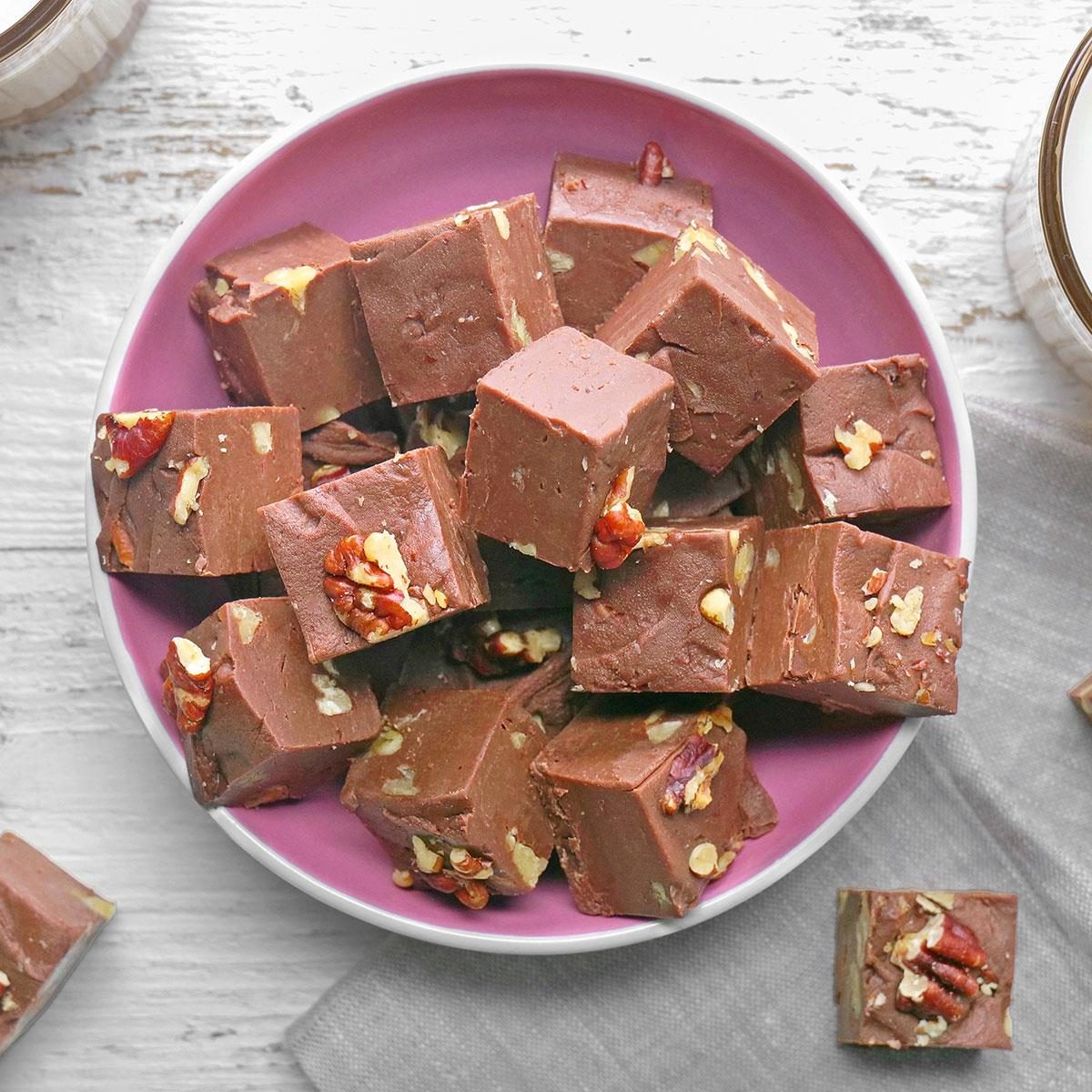 Easy Fudge Recipe Exps Thvp24 257222 Mr 07 25 1