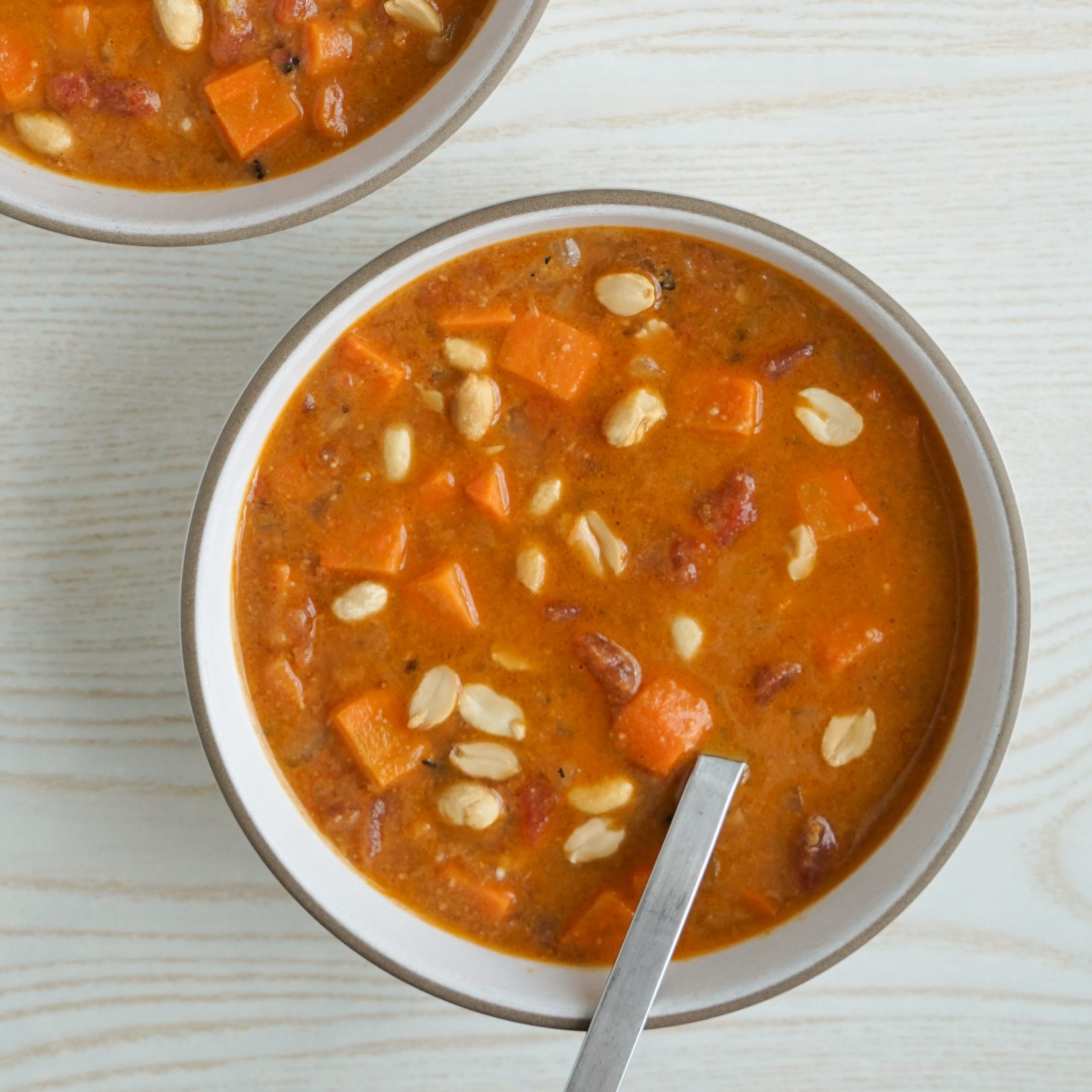 Peanut soup with sweet potatoes and peanuts